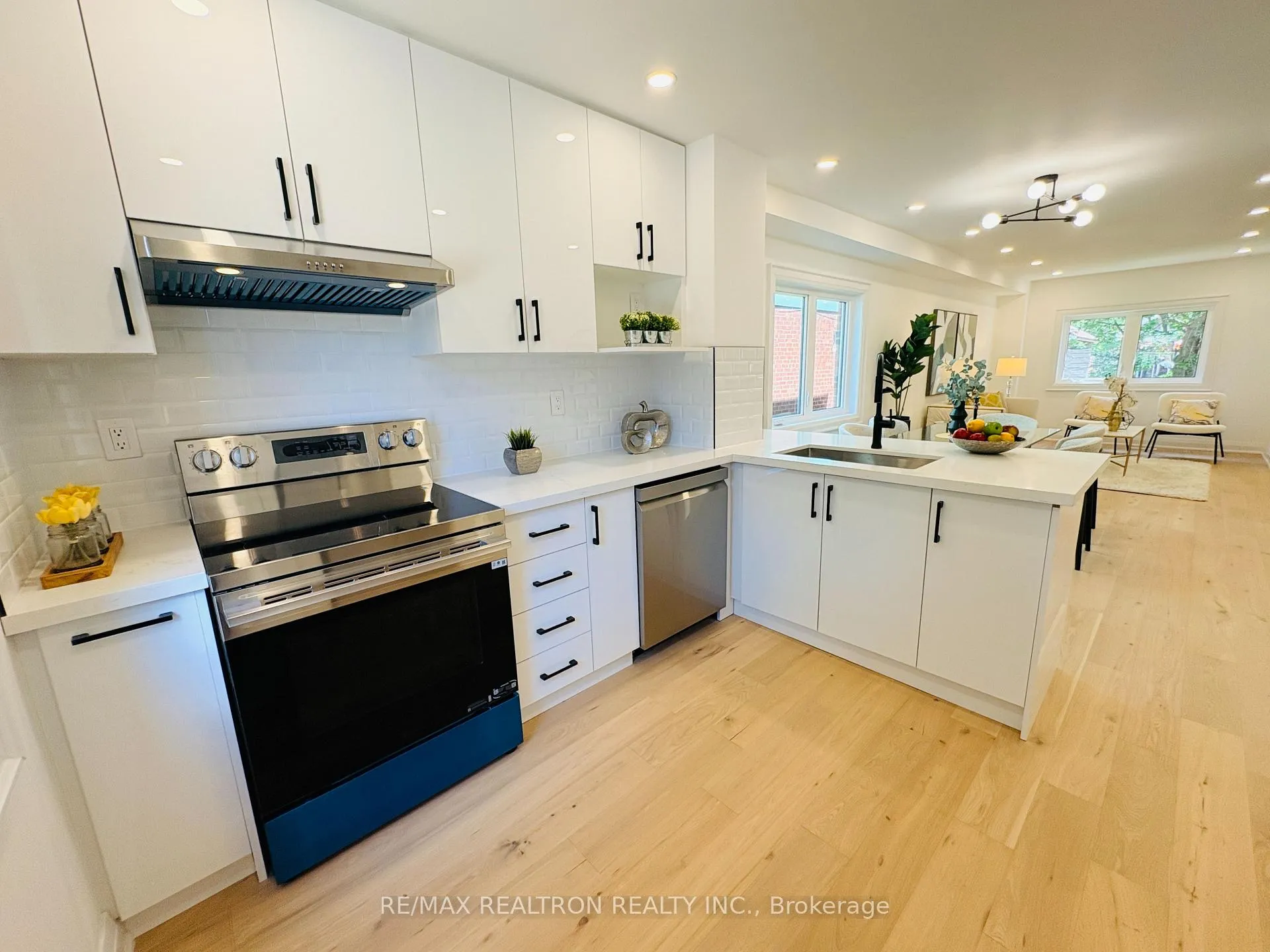 Photo 7 of 414 Mortimer Avenue, Toronto, Danforth Village-East York — HOMEH