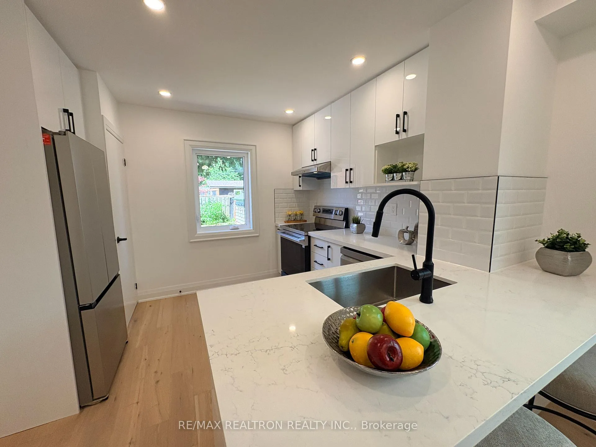 Photo 9 of 414 Mortimer Avenue, Toronto, Danforth Village-East York — HOMEH