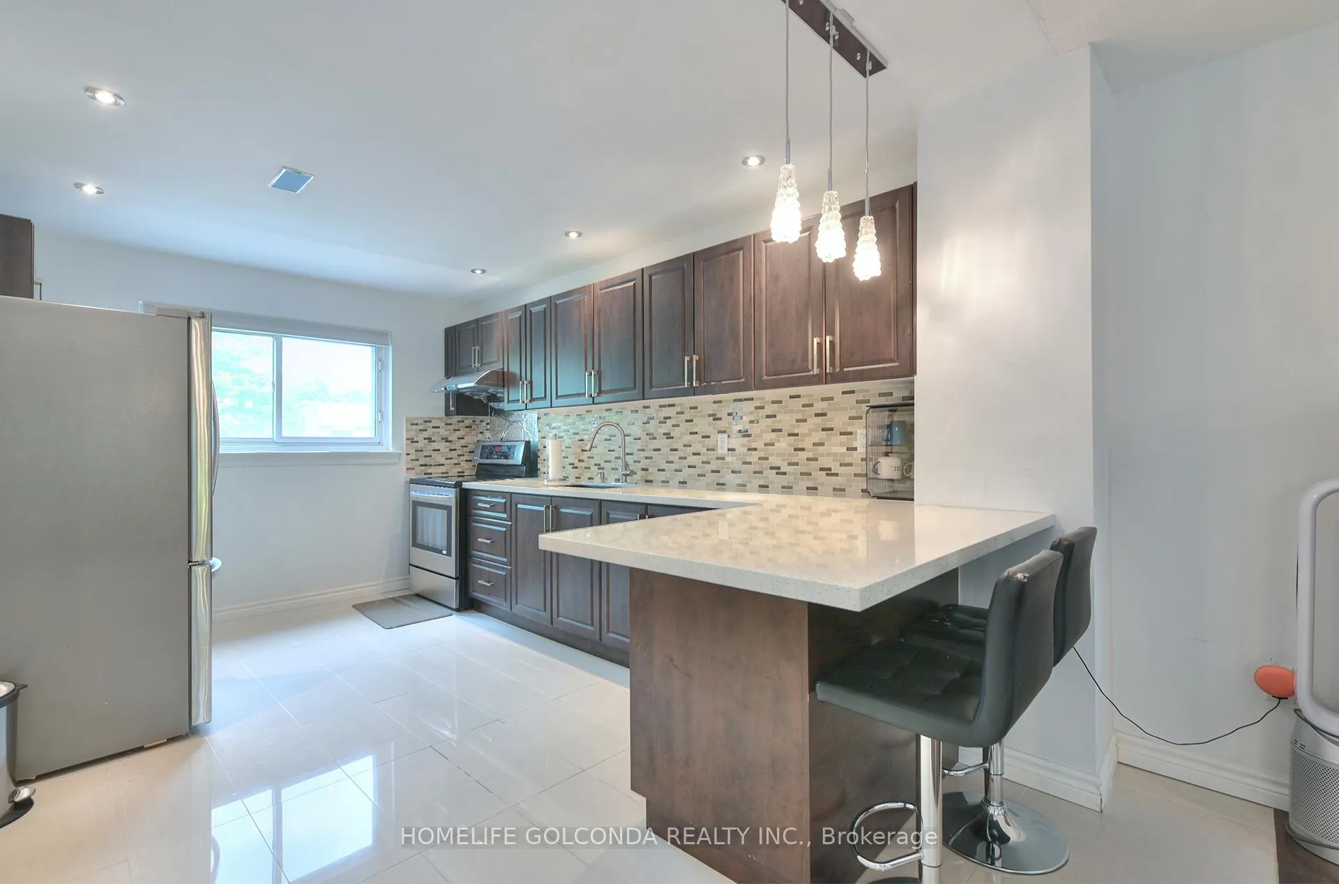 Photo 3 of 8 Glen Springs Drive, Scarborough, L'Amoreaux — HOMEH