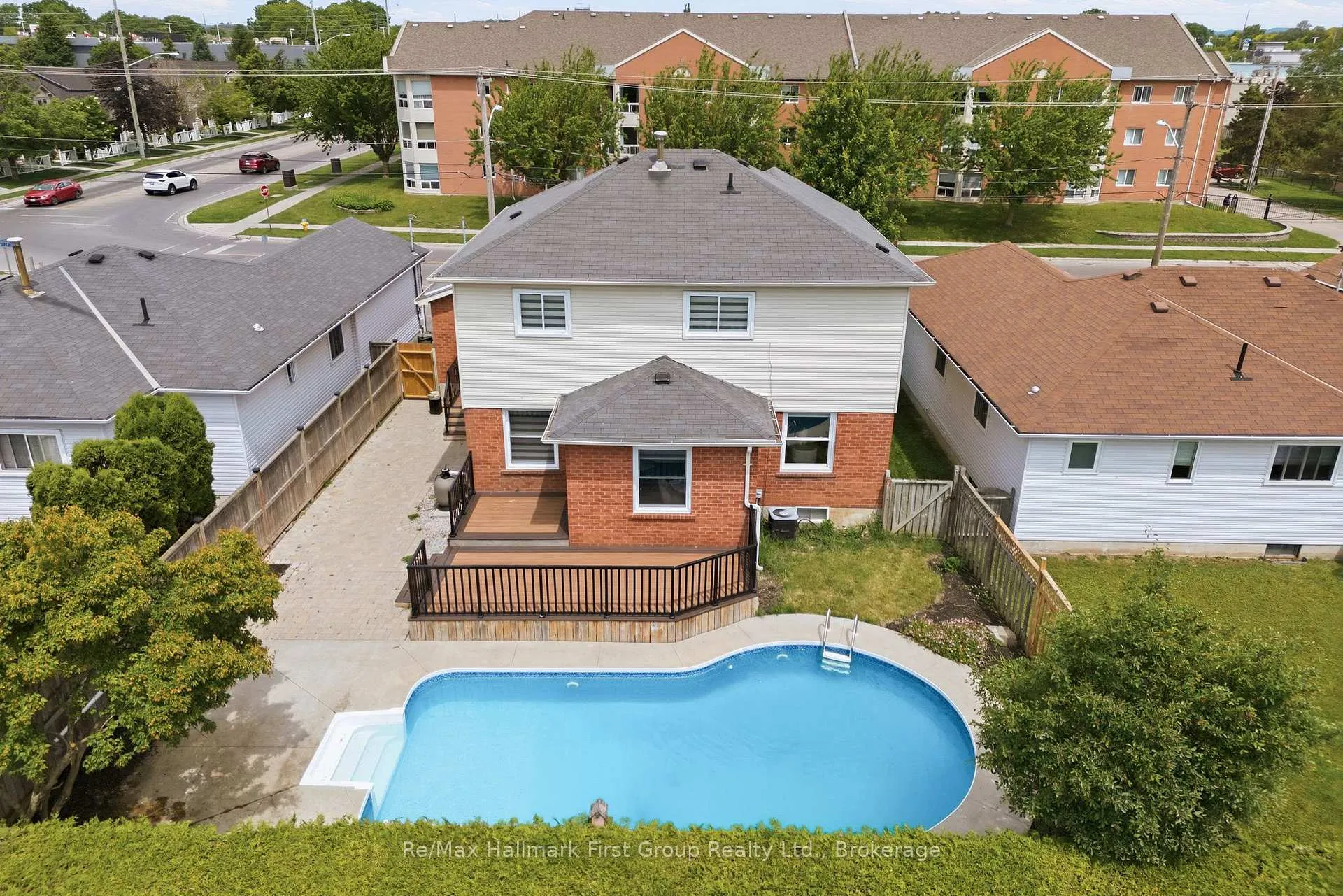 Photo 2 of 723 Carlisle Street, Cobourg — HOMEH