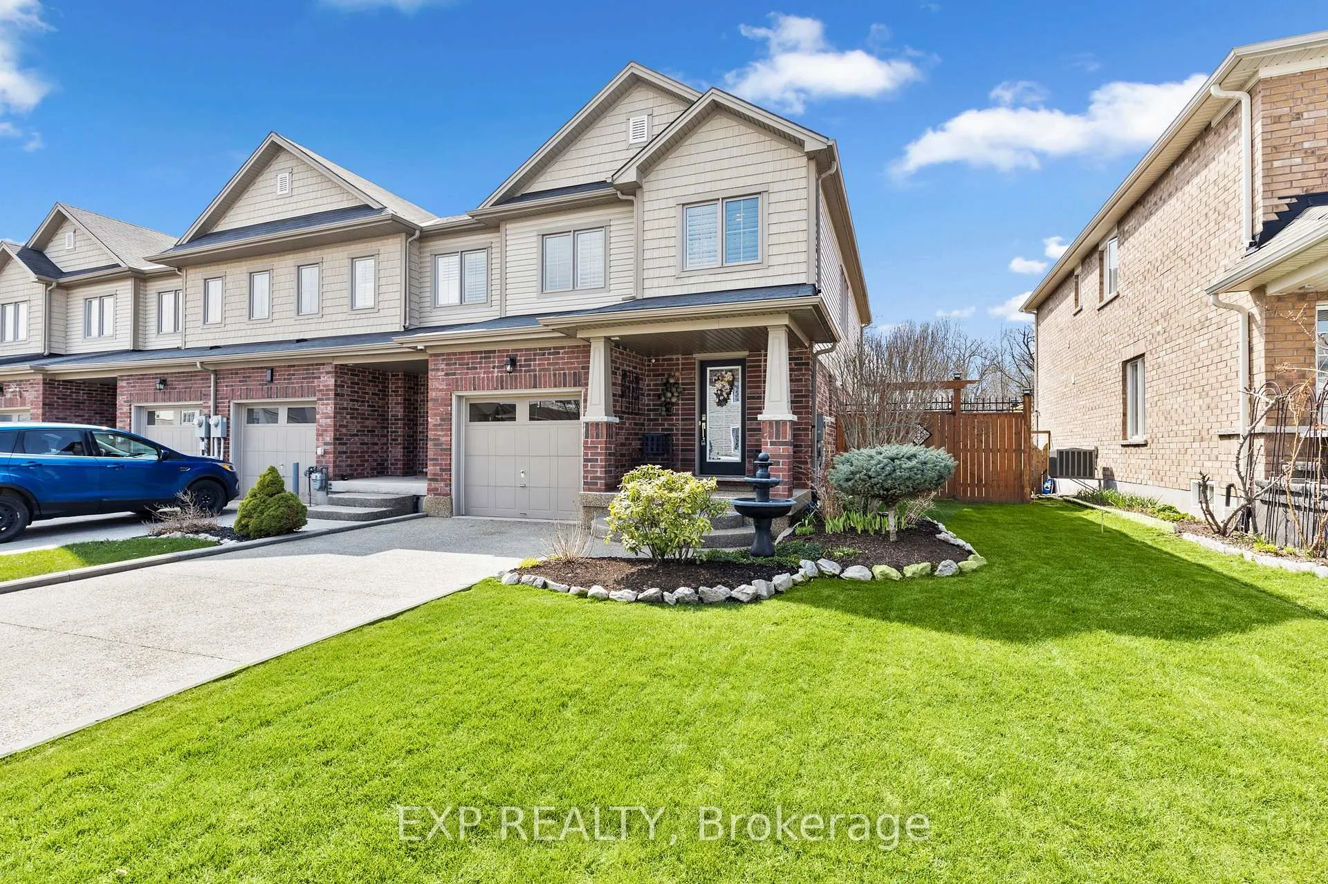 Photo 2 of 8679 Dogwood Crescent, Niagara Falls, Brown — HOMEH