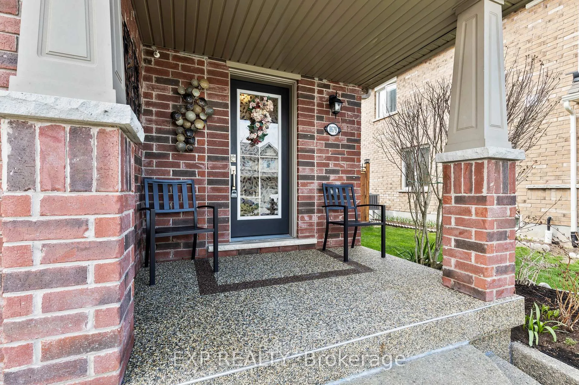Photo 3 of 8679 Dogwood Crescent, Niagara Falls, Brown — HOMEH
