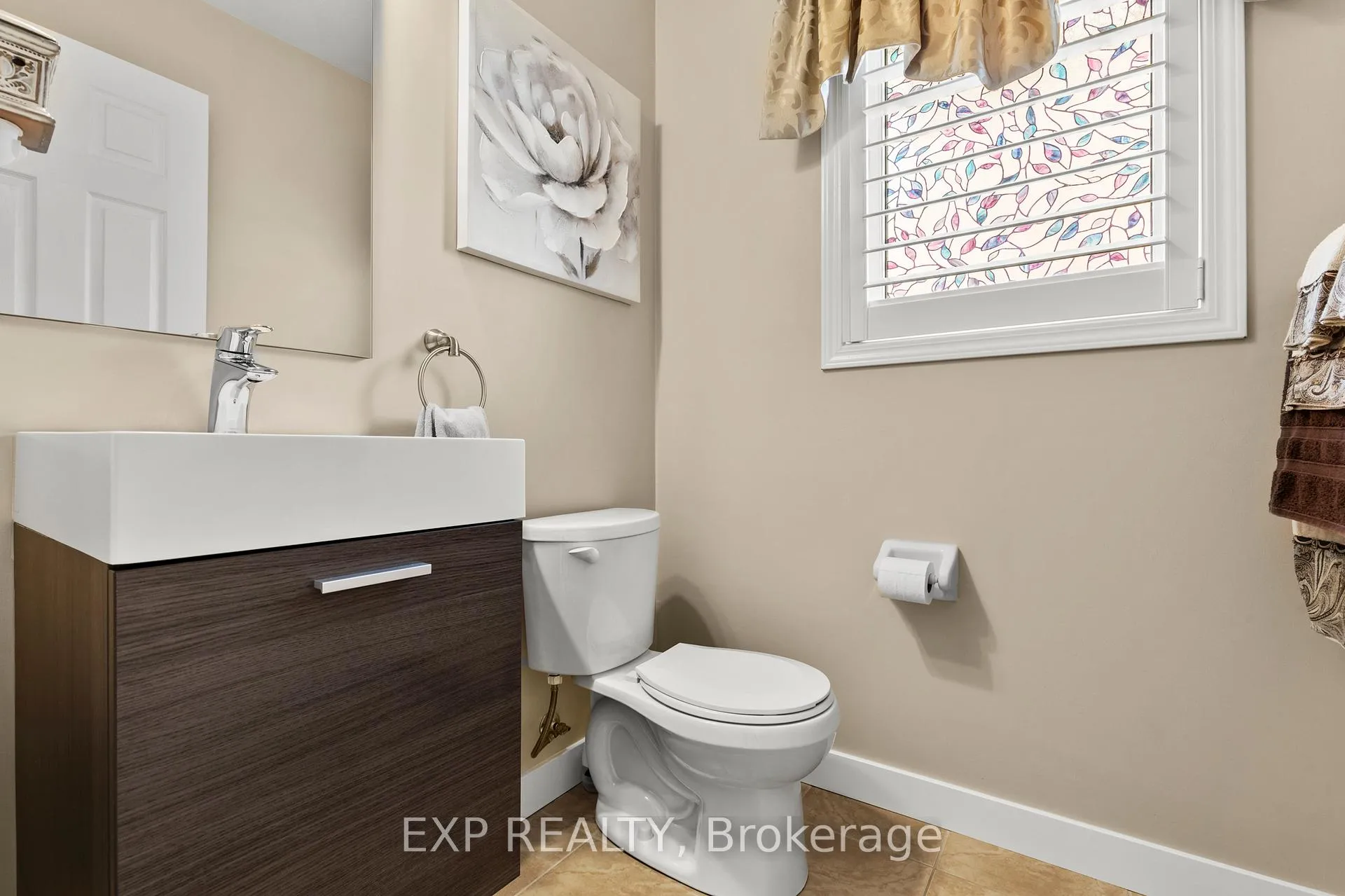 Photo 4 of 8679 Dogwood Crescent, Niagara Falls, Brown — HOMEH