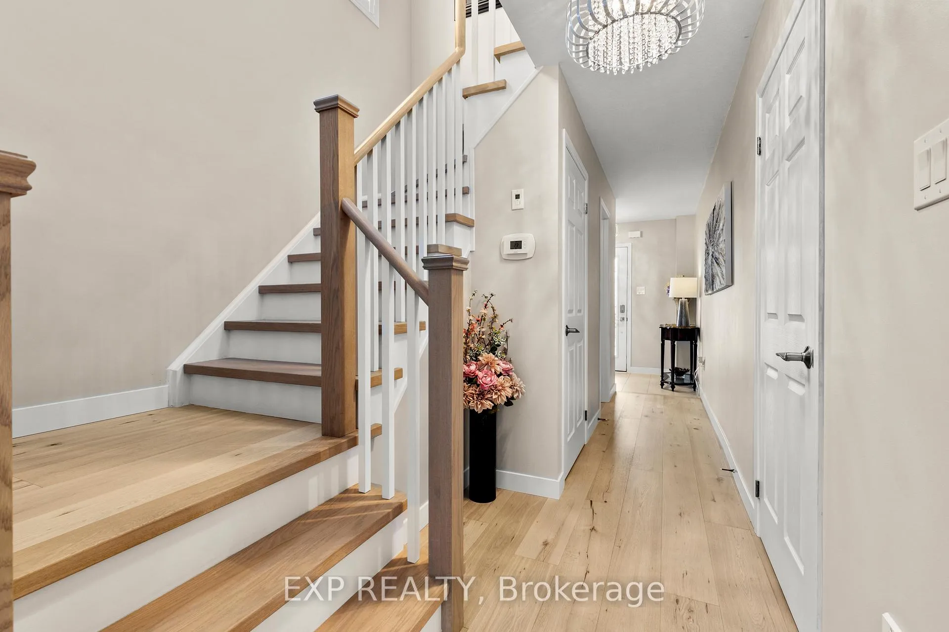 Photo 5 of 8679 Dogwood Crescent, Niagara Falls, Brown — HOMEH