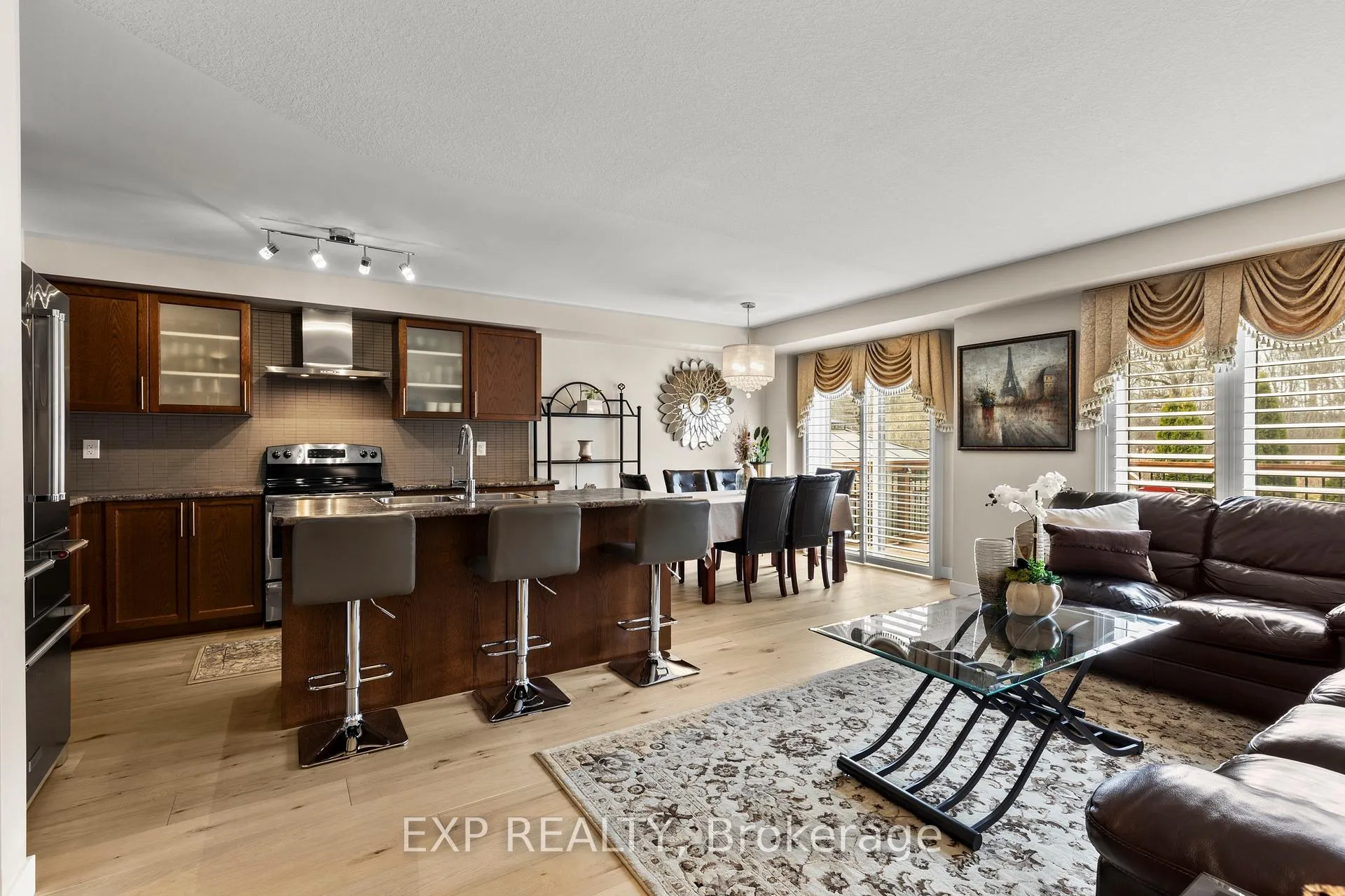 Photo 8 of 8679 Dogwood Crescent, Niagara Falls, Brown — HOMEH