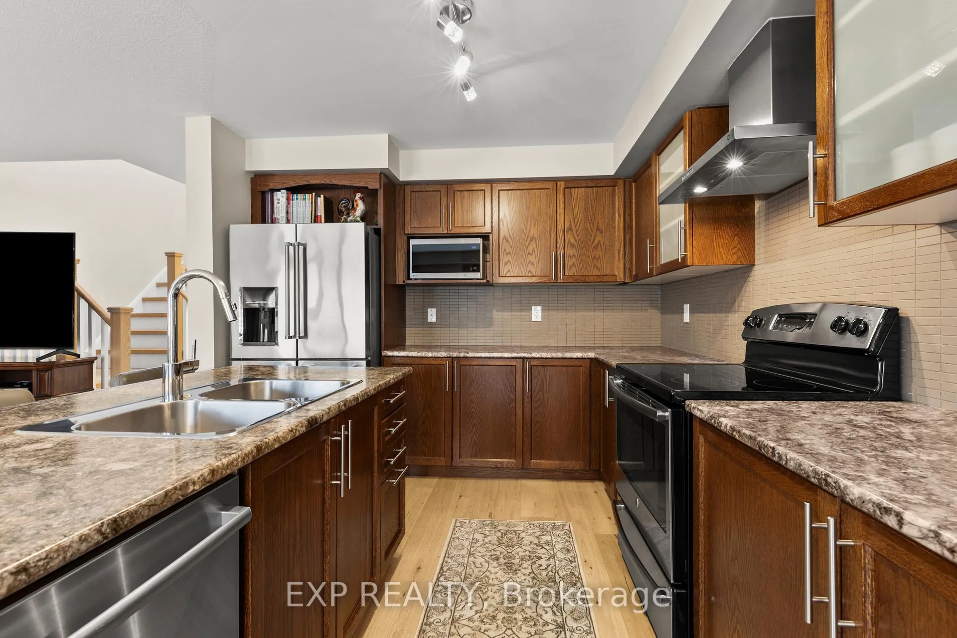 Photo 9 of 8679 Dogwood Crescent, Niagara Falls, Brown — HOMEH