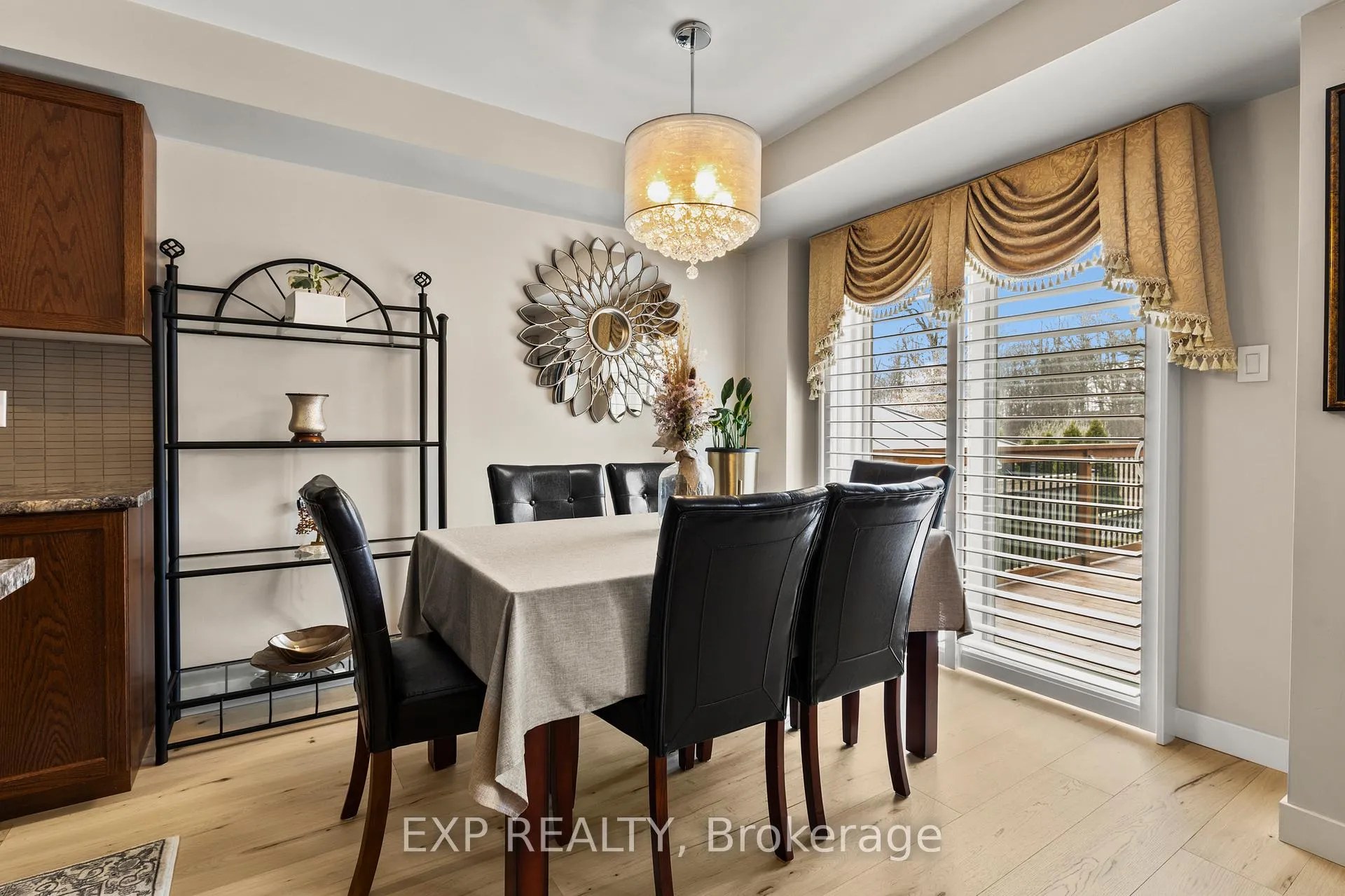 Photo 10 of 8679 Dogwood Crescent, Niagara Falls, Brown — HOMEH