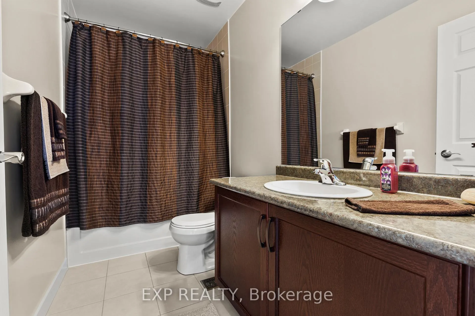 Photo 14 of 8679 Dogwood Crescent, Niagara Falls, Brown — HOMEH
