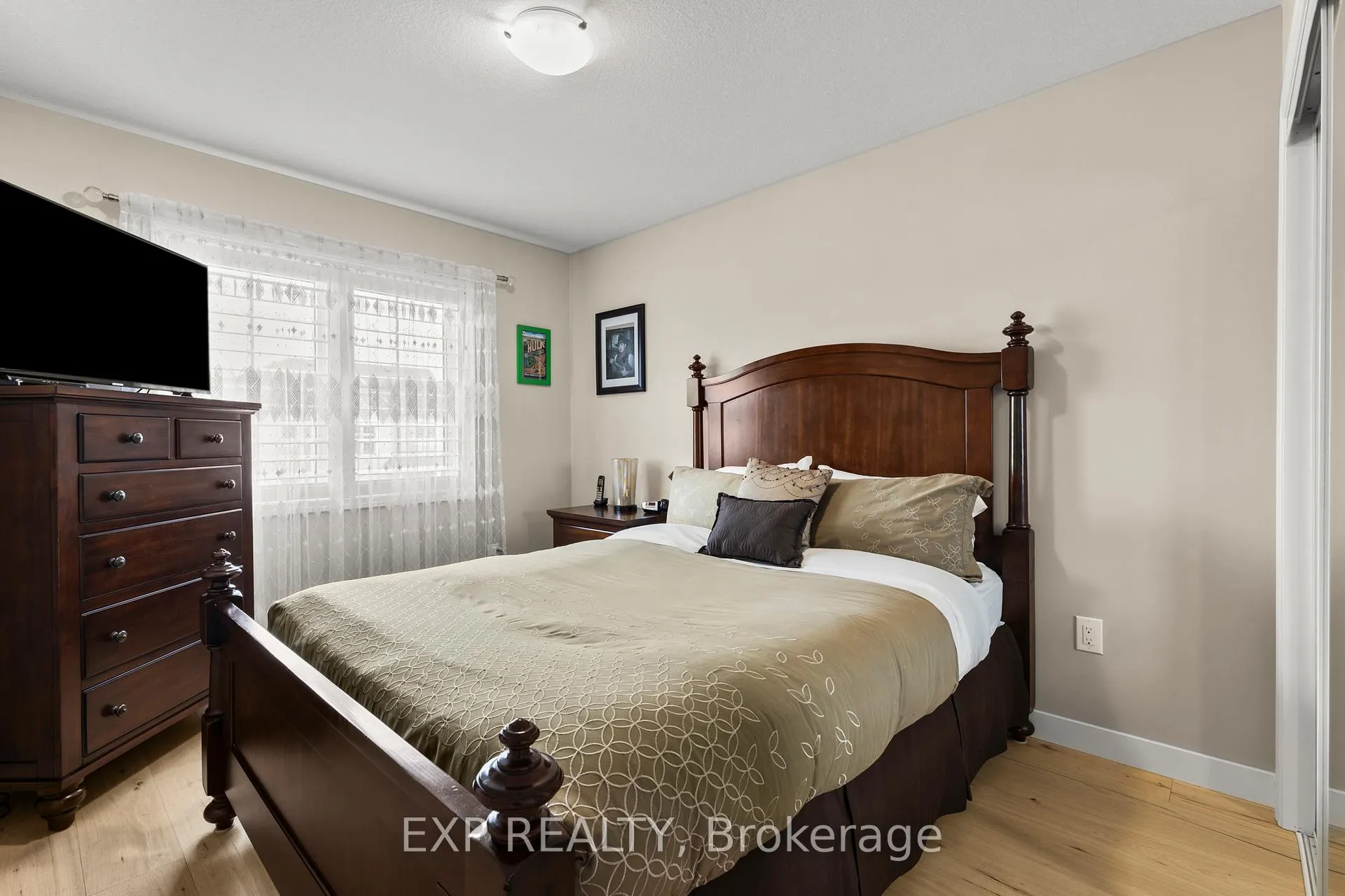 Photo 15 of 8679 Dogwood Crescent, Niagara Falls, Brown — HOMEH
