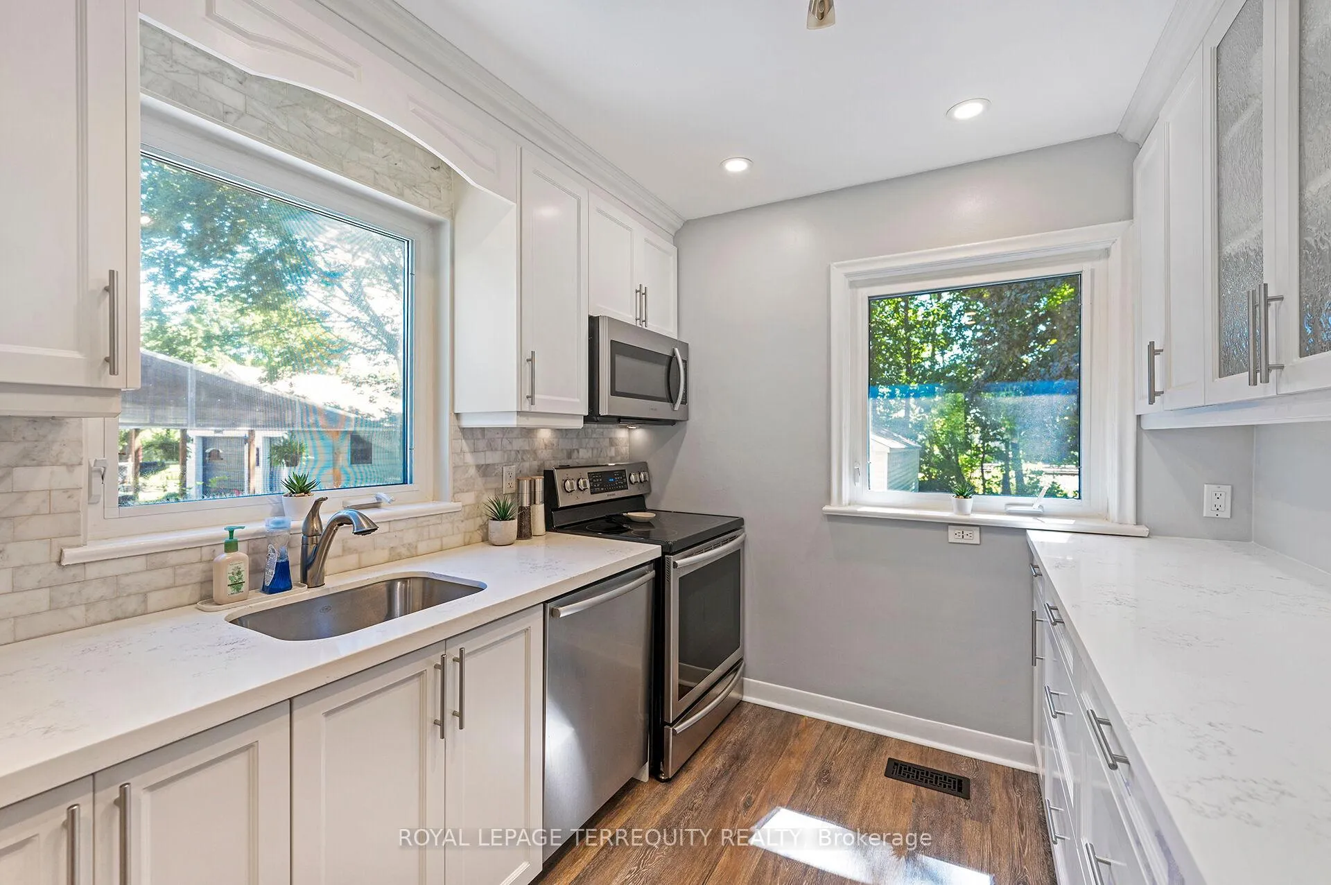 Photo 4 of 35 Jodphur Avenue, North York, Humberlea-Pelmo Park — HOMEH