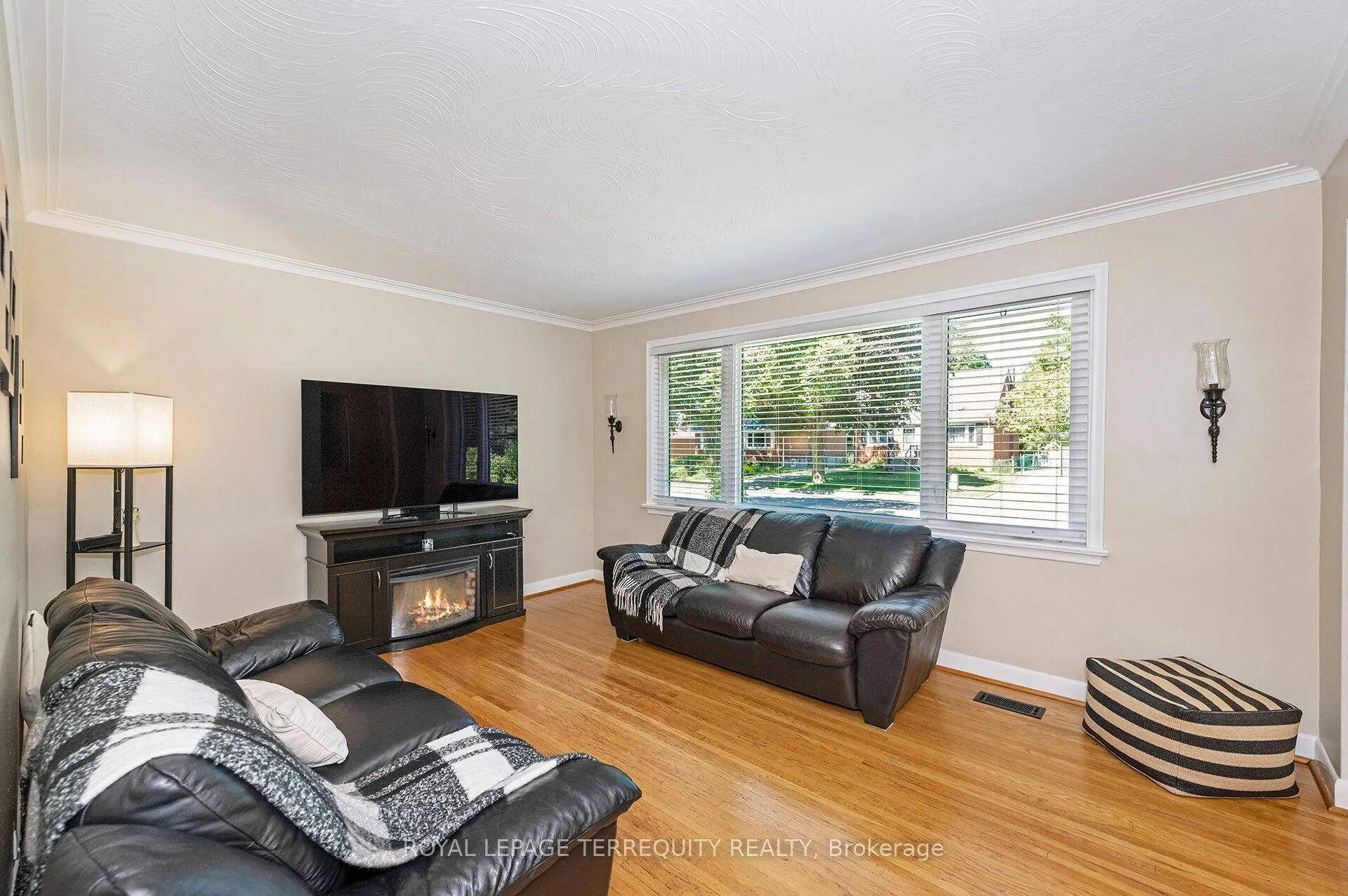 Photo 6 of 35 Jodphur Avenue, North York, Humberlea-Pelmo Park — HOMEH