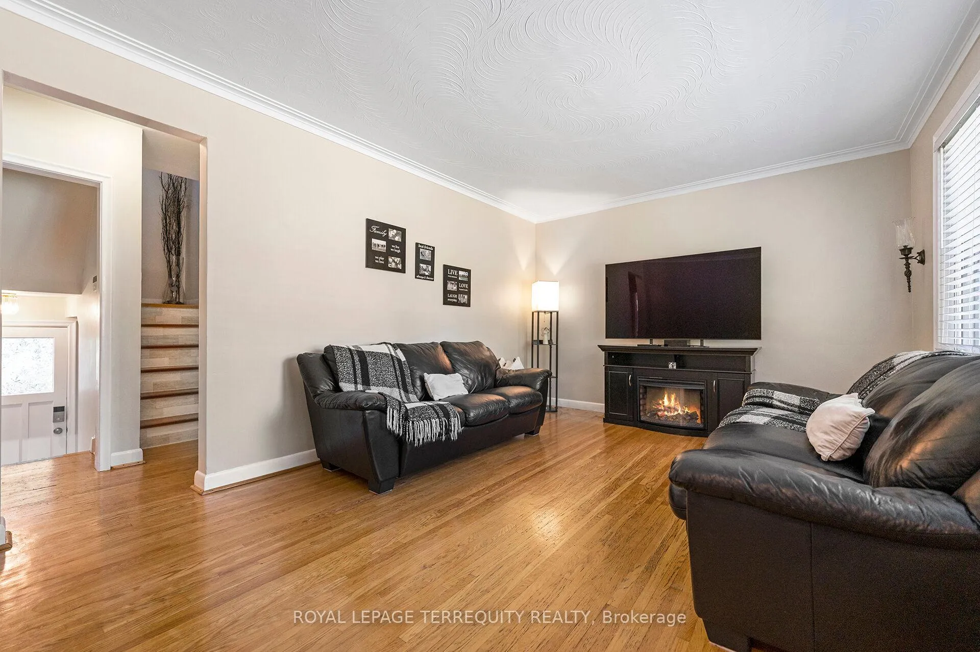 Photo 7 of 35 Jodphur Avenue, North York, Humberlea-Pelmo Park — HOMEH