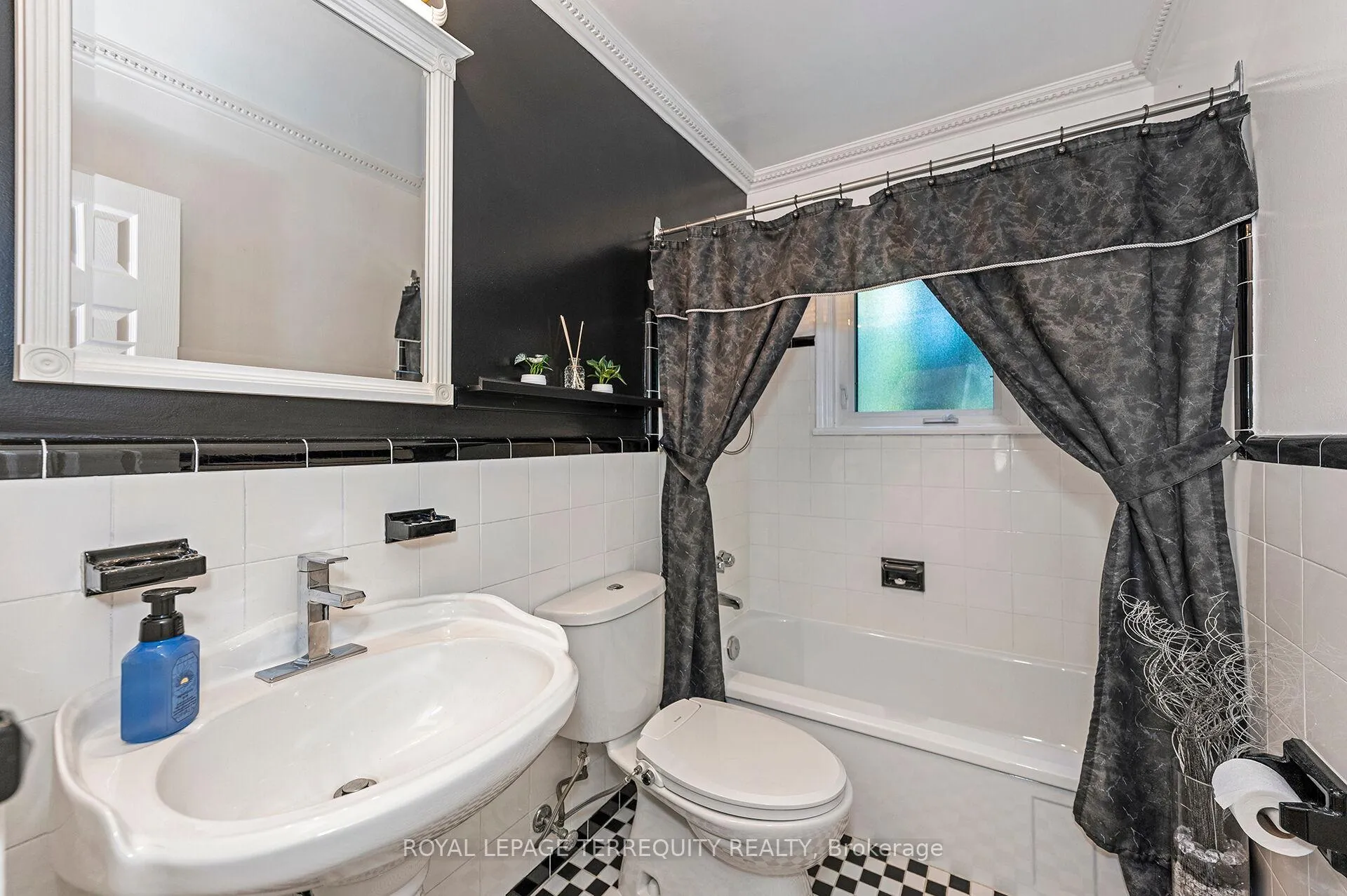 Photo 12 of 35 Jodphur Avenue, North York, Humberlea-Pelmo Park — HOMEH
