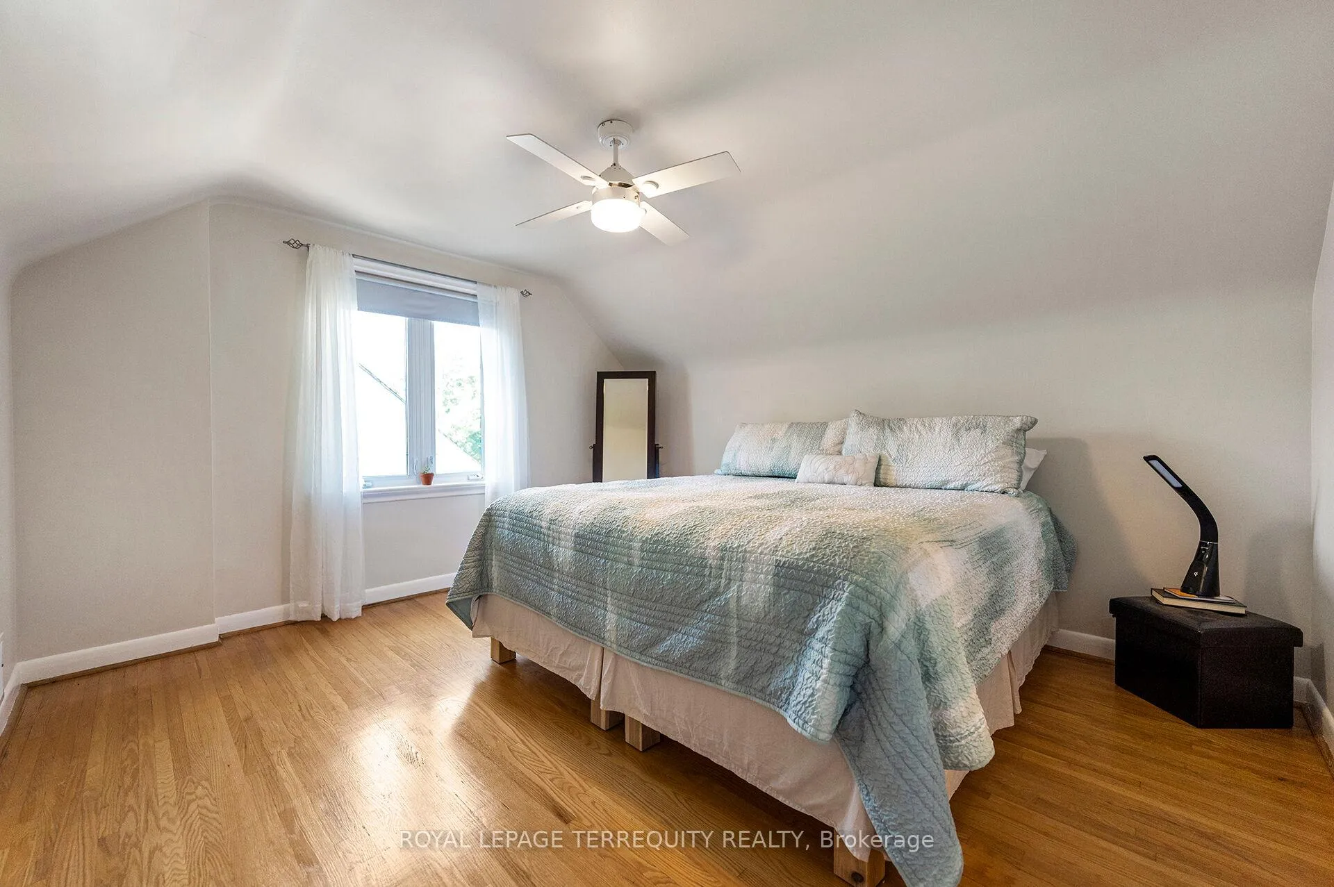 Photo 15 of 35 Jodphur Avenue, North York, Humberlea-Pelmo Park — HOMEH