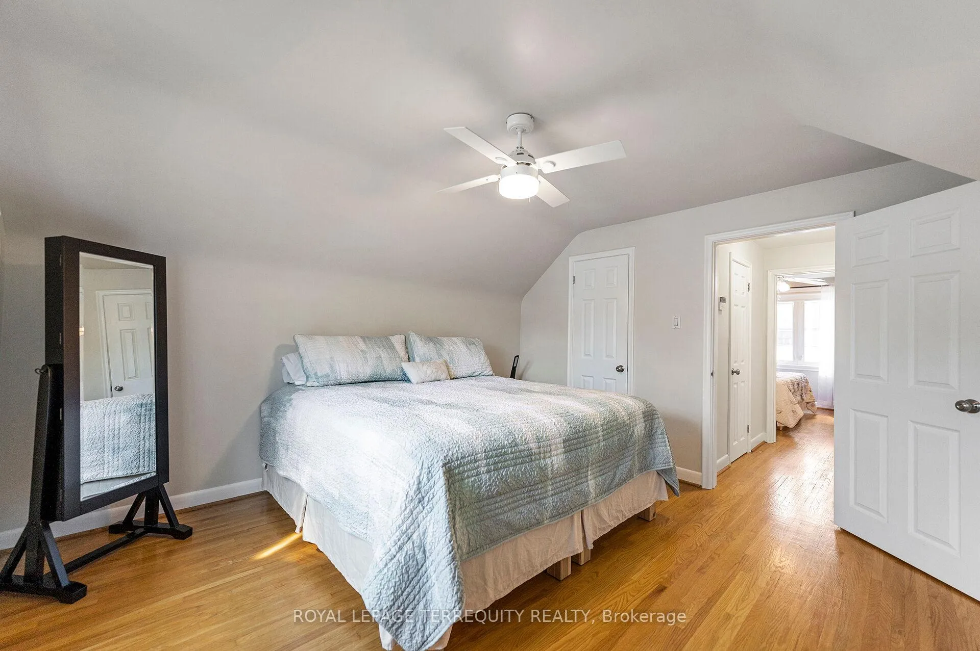 Photo 16 of 35 Jodphur Avenue, North York, Humberlea-Pelmo Park — HOMEH