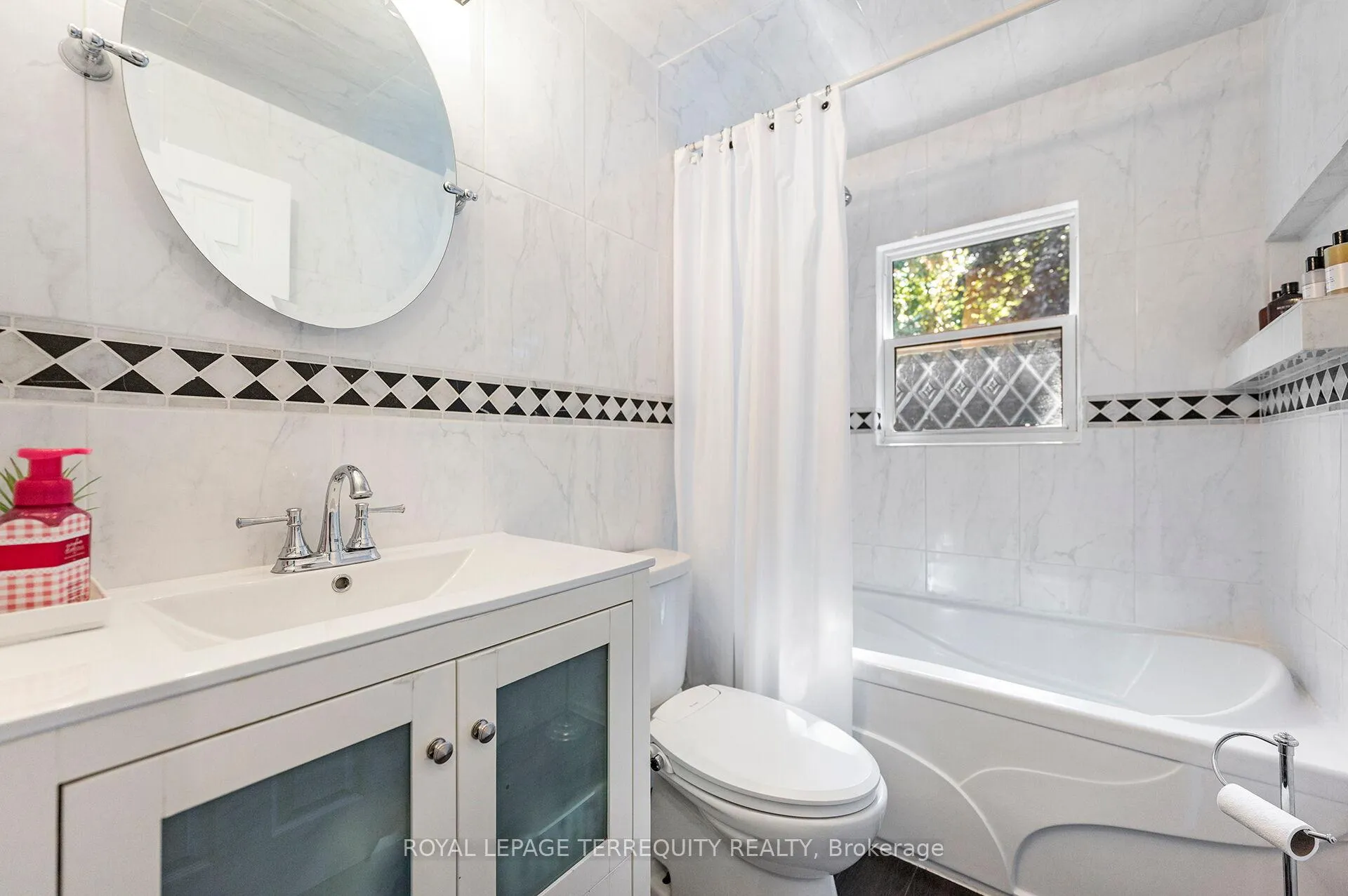 Photo 17 of 35 Jodphur Avenue, North York, Humberlea-Pelmo Park — HOMEH