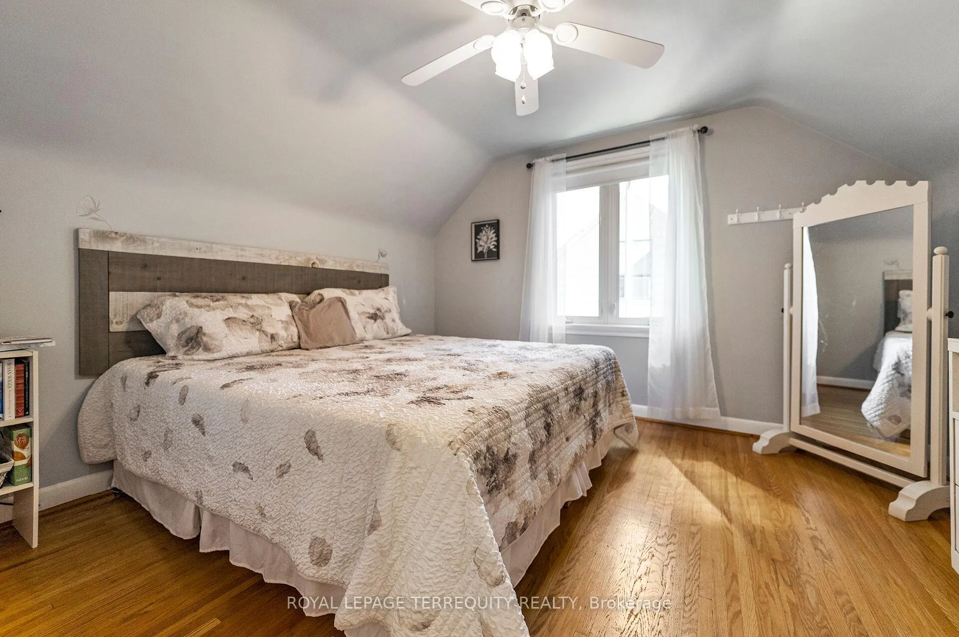 Photo 18 of 35 Jodphur Avenue, North York, Humberlea-Pelmo Park — HOMEH