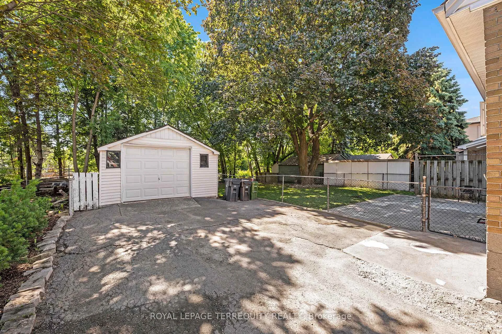 Photo 20 of 35 Jodphur Avenue, North York, Humberlea-Pelmo Park — HOMEH