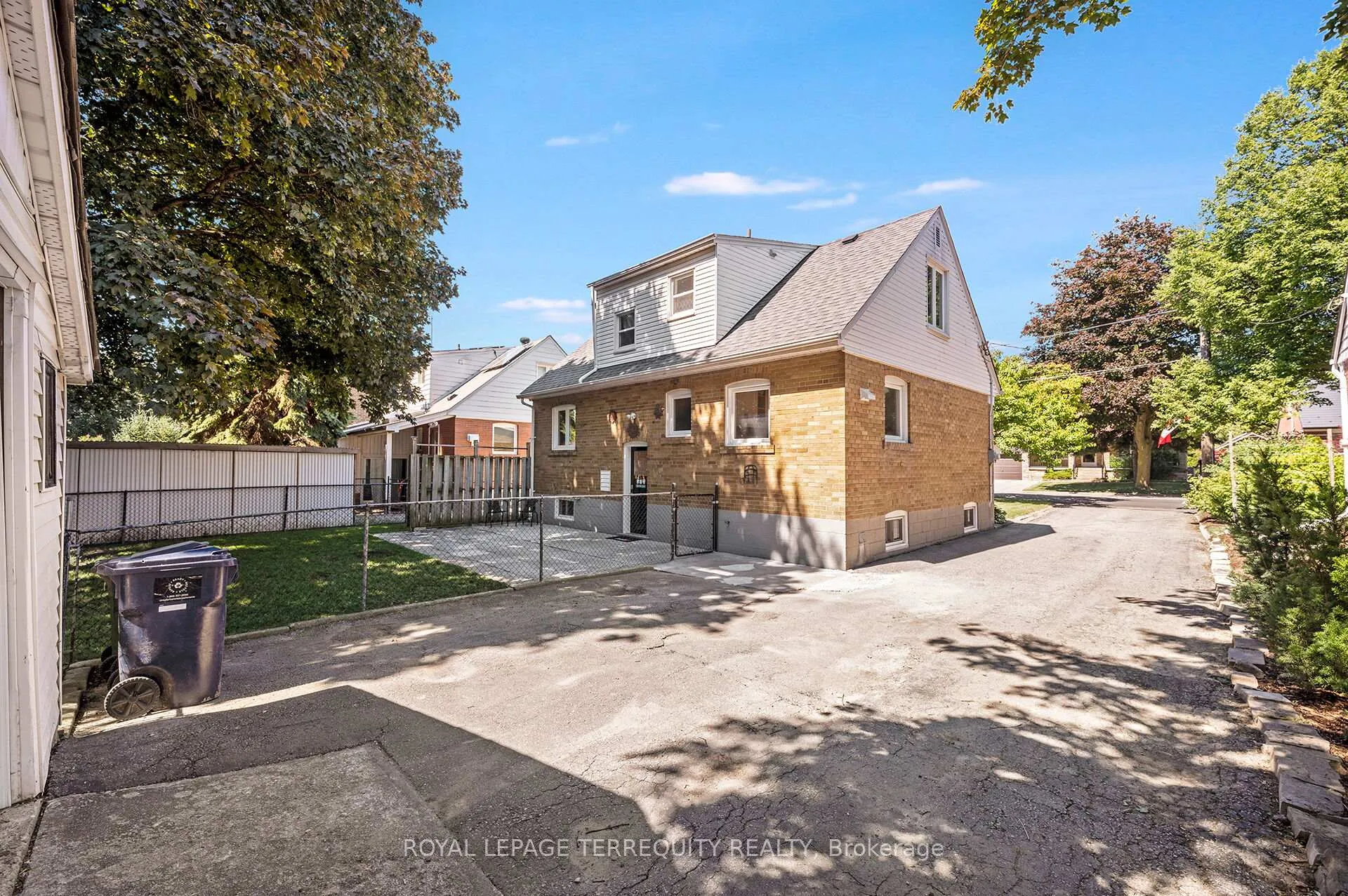 Photo 26 of 35 Jodphur Avenue, North York, Humberlea-Pelmo Park — HOMEH