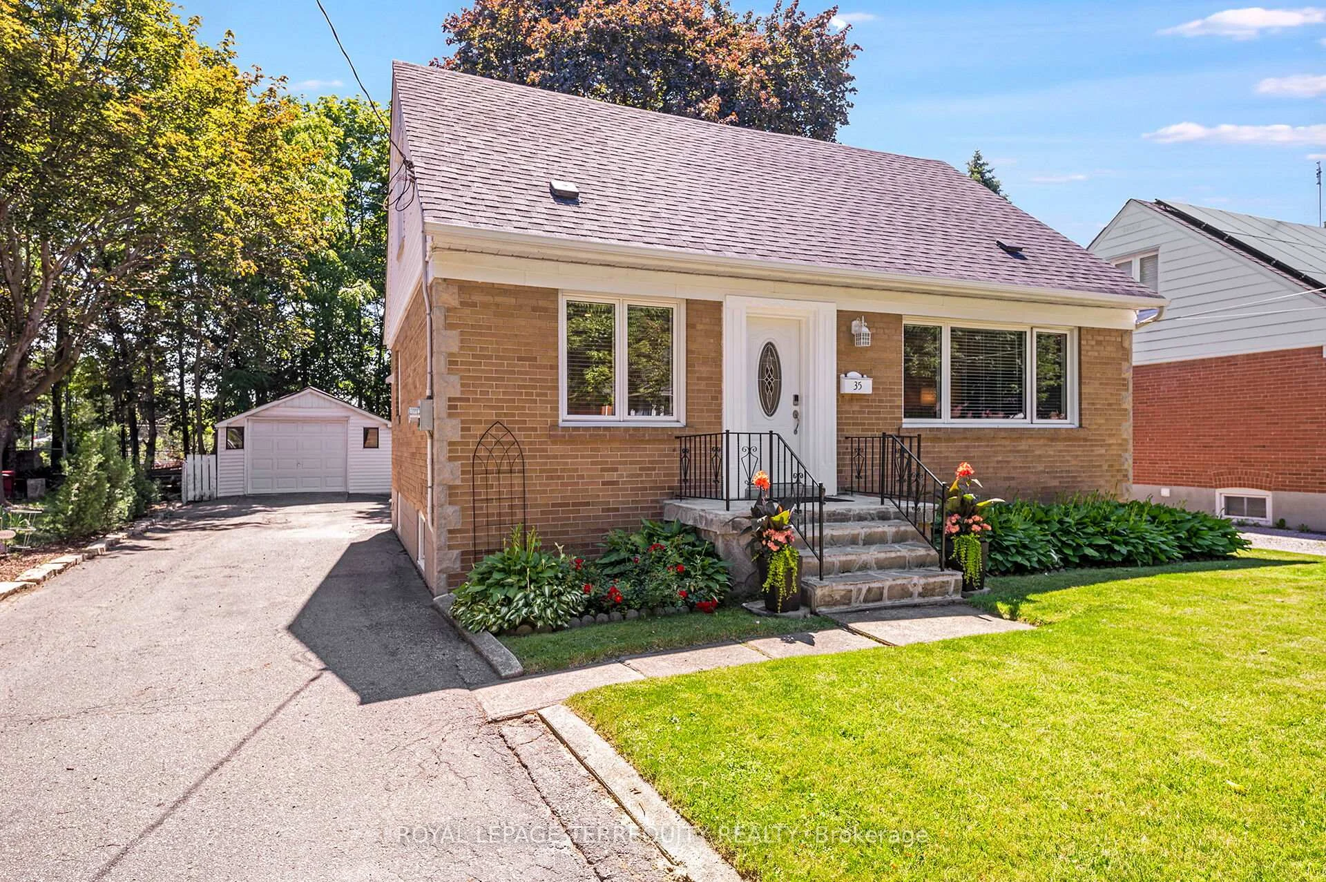 Photo 33 of 35 Jodphur Avenue, North York, Humberlea-Pelmo Park — HOMEH