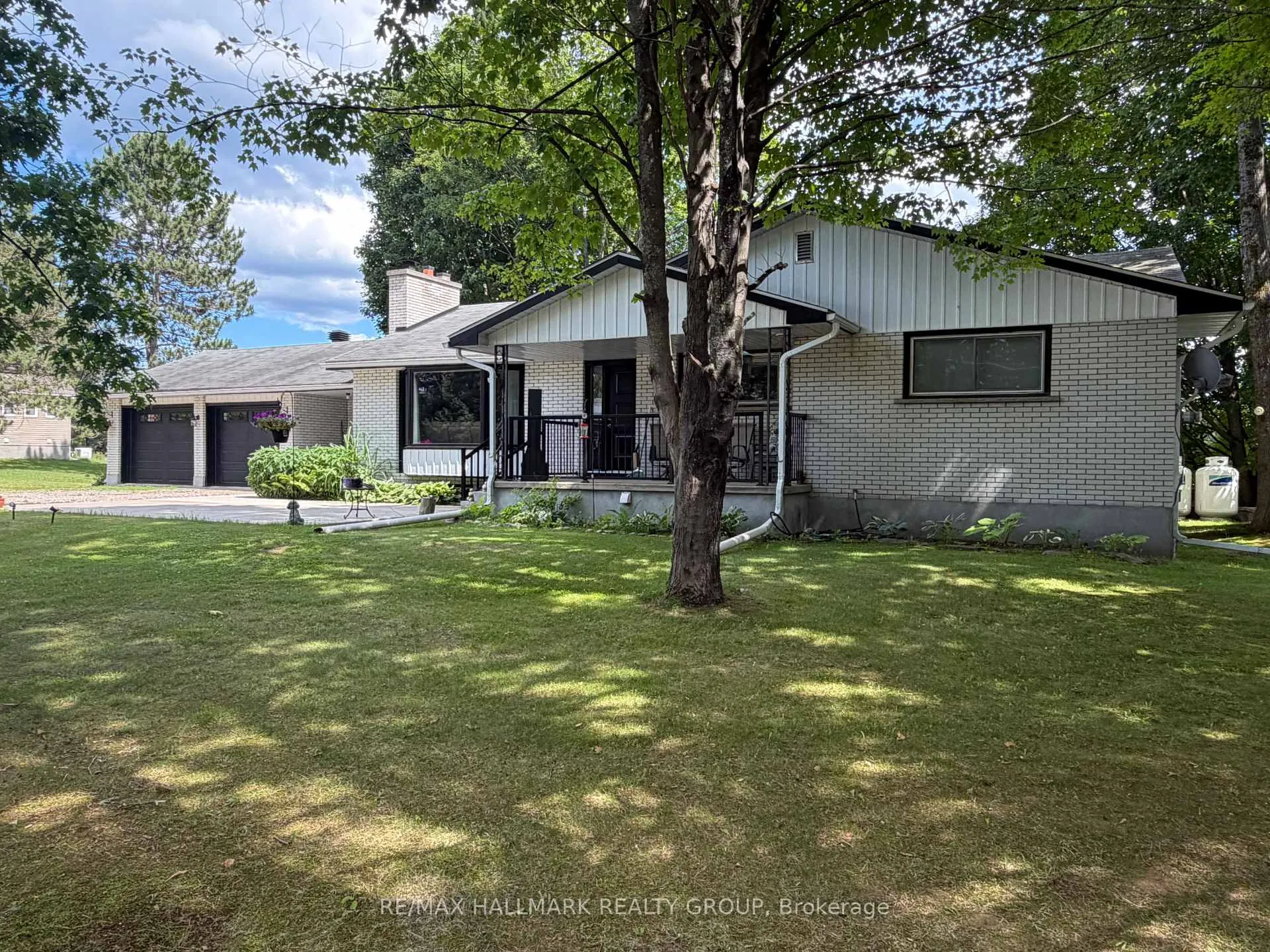 Photo 2 of 9950 Round Lake Road, Laurentian Valley, Laurentian Valley — HOMEH