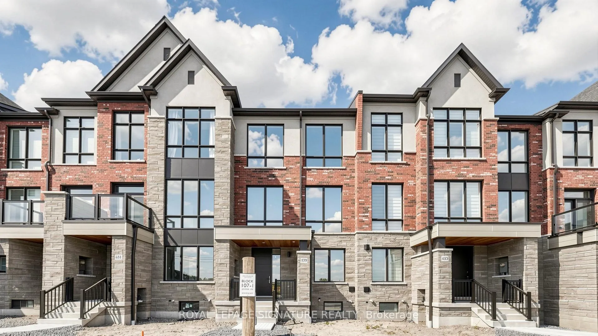 Front of 433 York Downs Boulevard