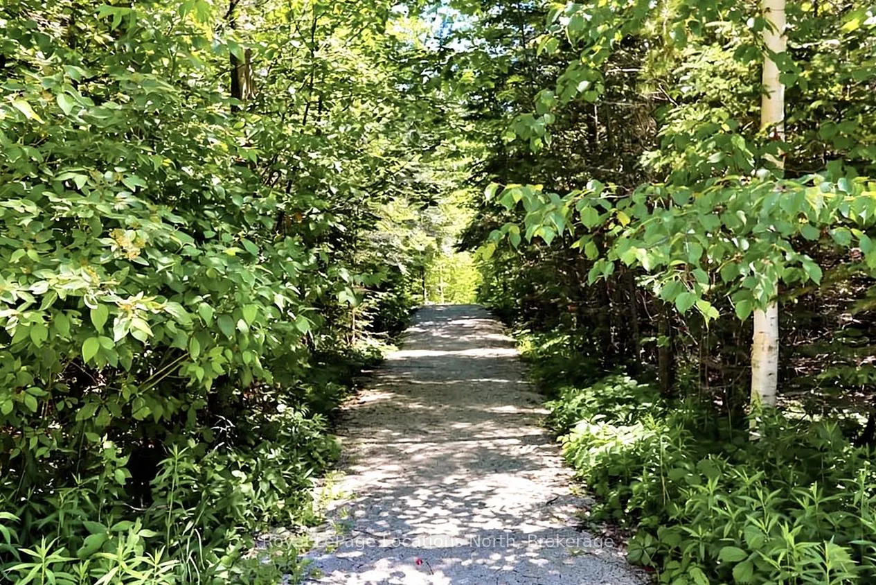 Photo 9 of 17 Sandy Coast Crescent, Wasaga Beach — HOMEH