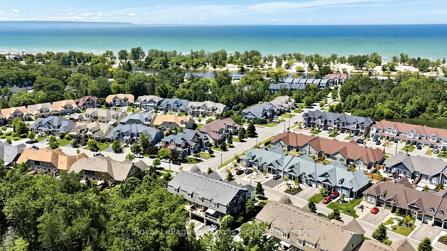 Photo 13 of 17 Sandy Coast Crescent, Wasaga Beach — HOMEH