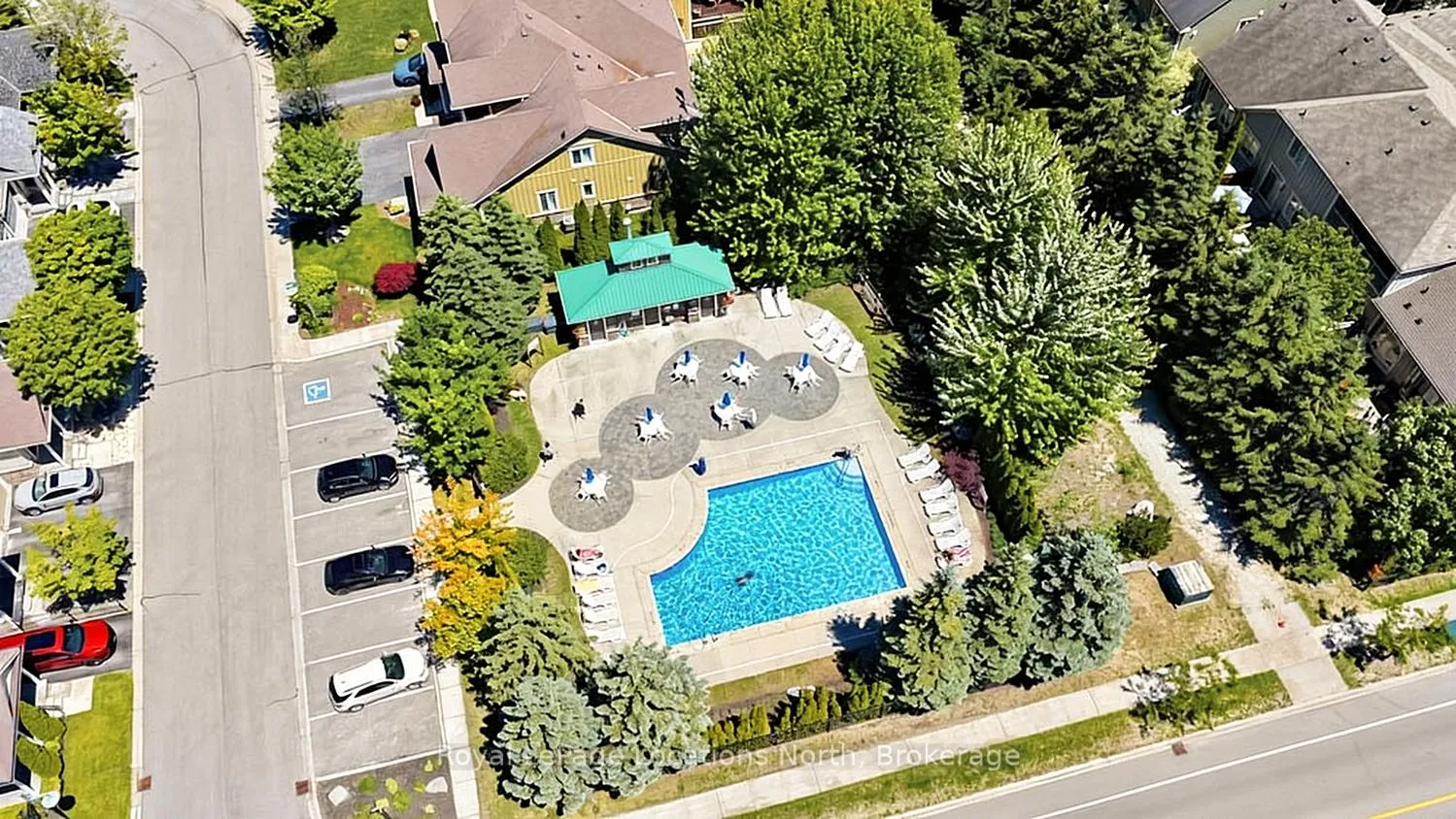 Photo 14 of 17 Sandy Coast Crescent, Wasaga Beach — HOMEH