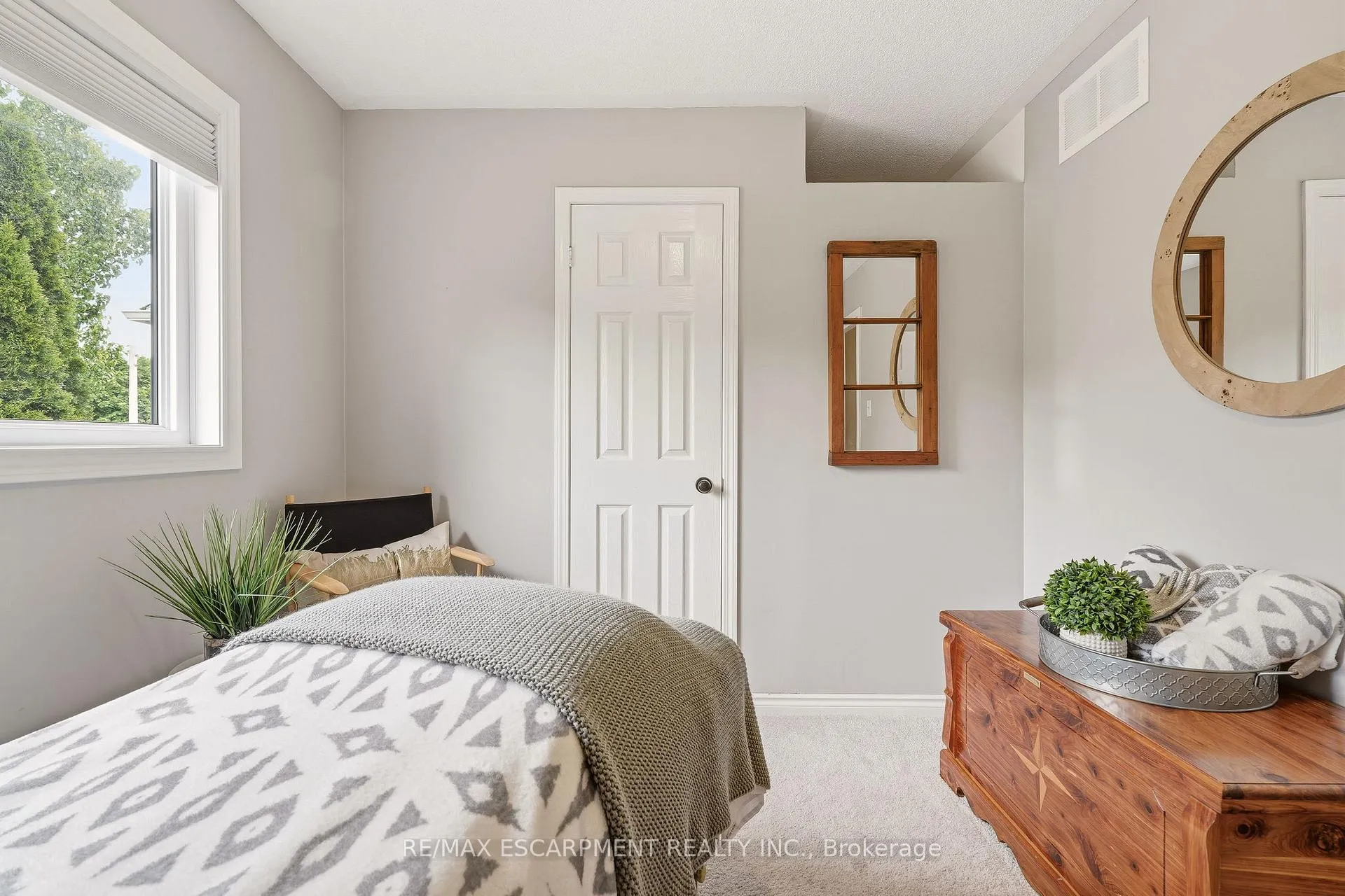 Photo 25 of 2089 Broadleaf Crescent, Burlington, Uptown — HOMEH