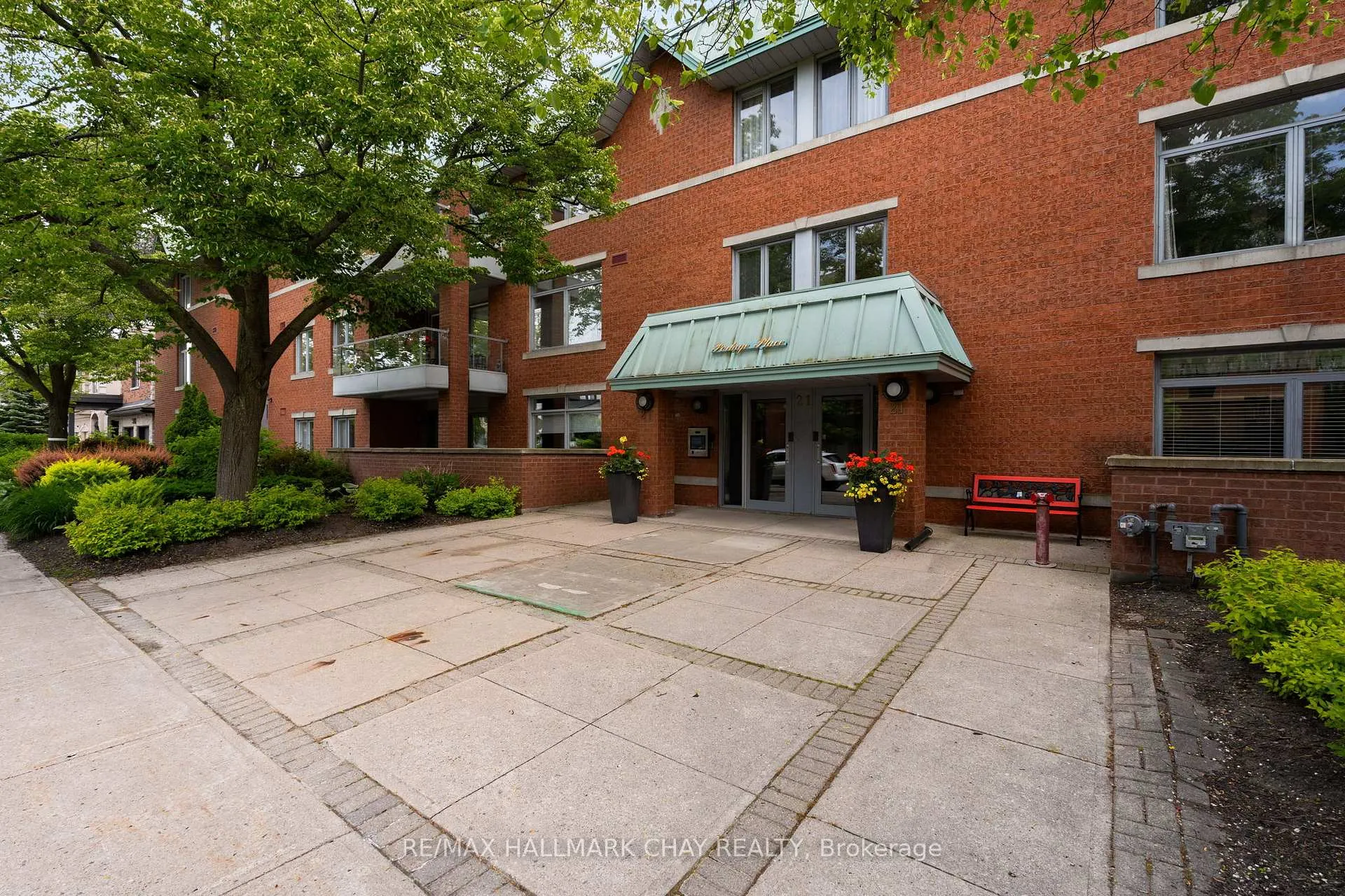 Photo 2 of Unit 103, 21 Kempenfelt Drive, Barrie, North Shore — HOMEH