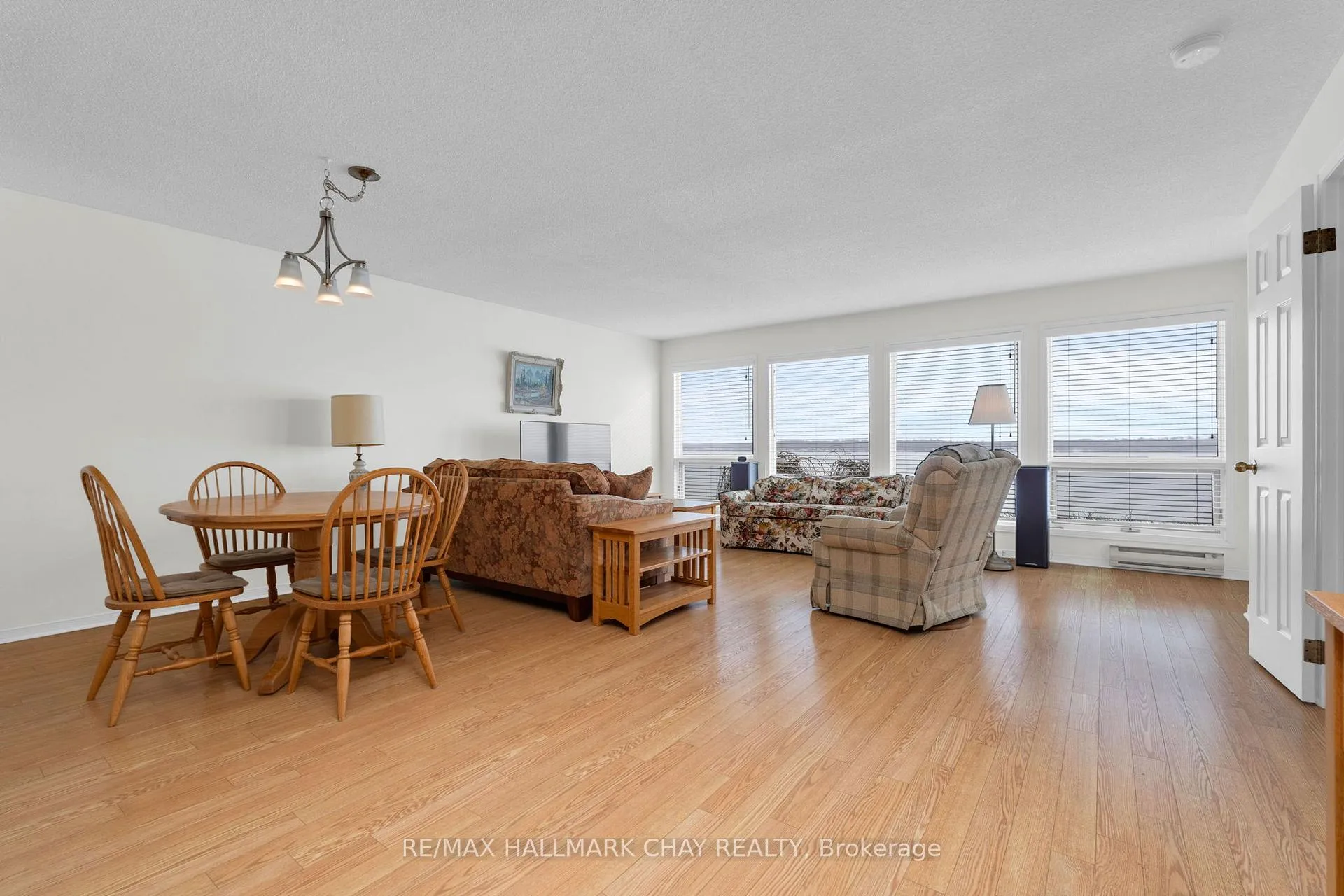 Photo 5 of Unit 103, 21 Kempenfelt Drive, Barrie, North Shore — HOMEH