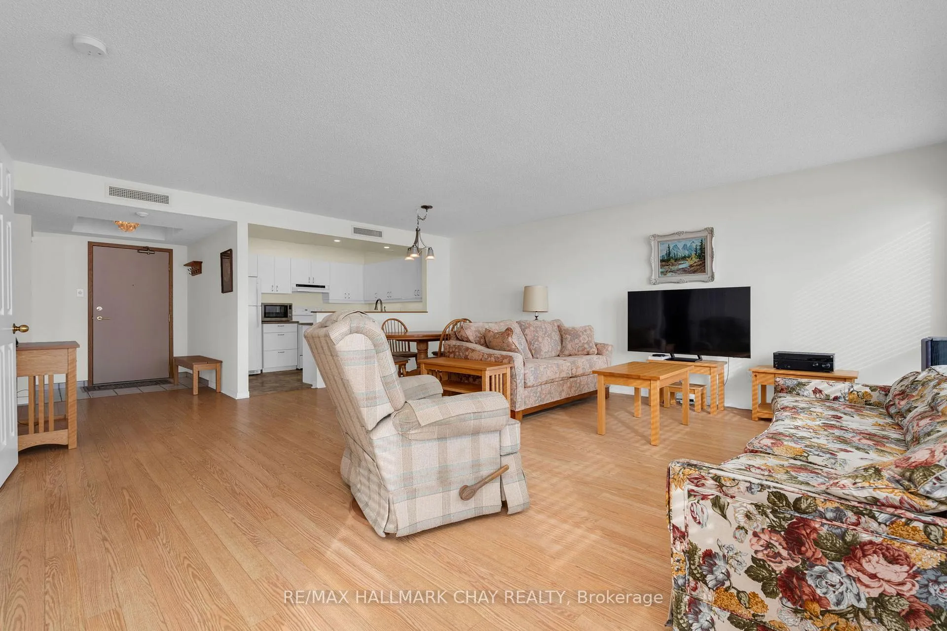 Photo 7 of Unit 103, 21 Kempenfelt Drive, Barrie, North Shore — HOMEH