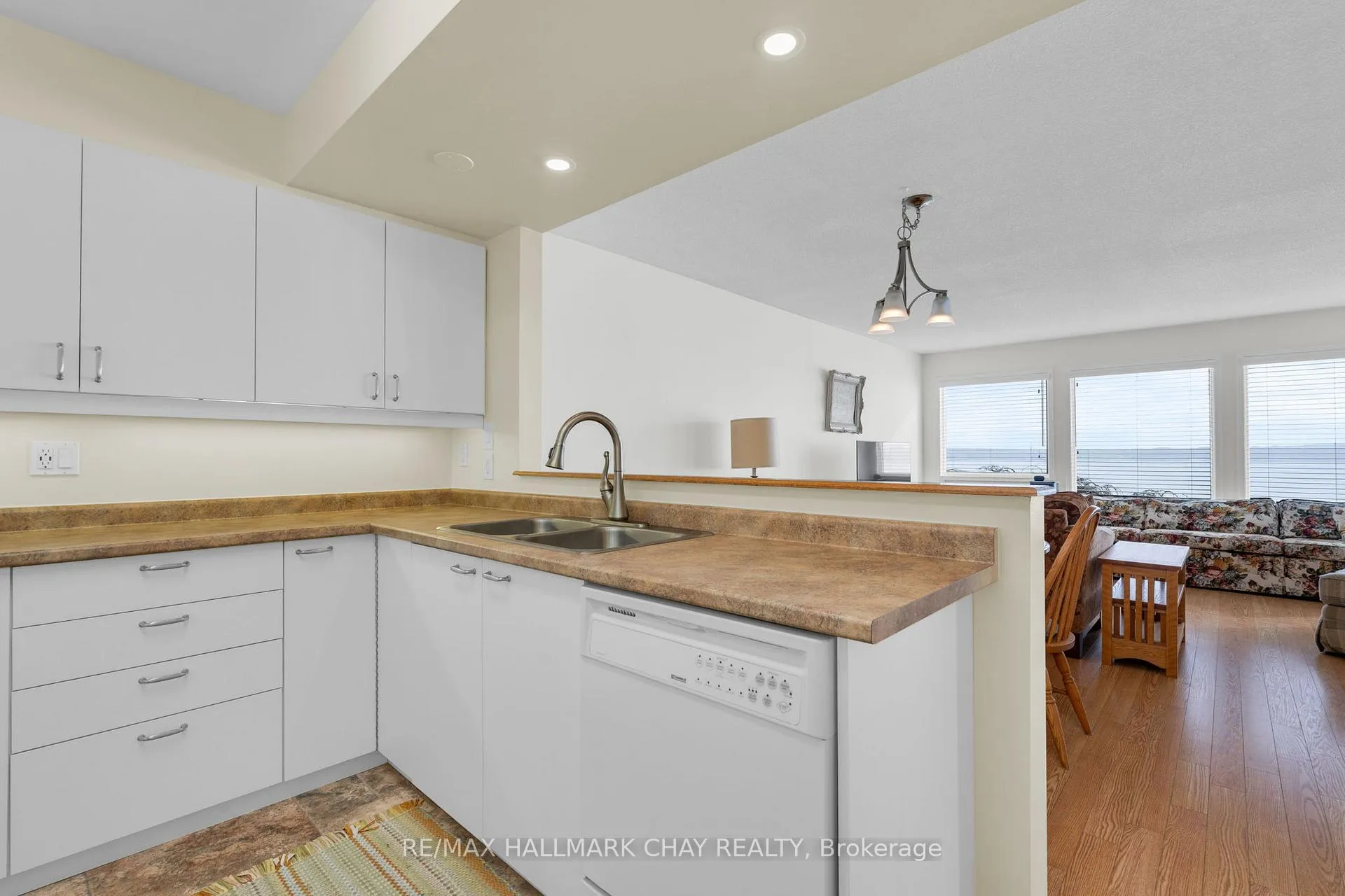Photo 10 of Unit 103, 21 Kempenfelt Drive, Barrie, North Shore — HOMEH