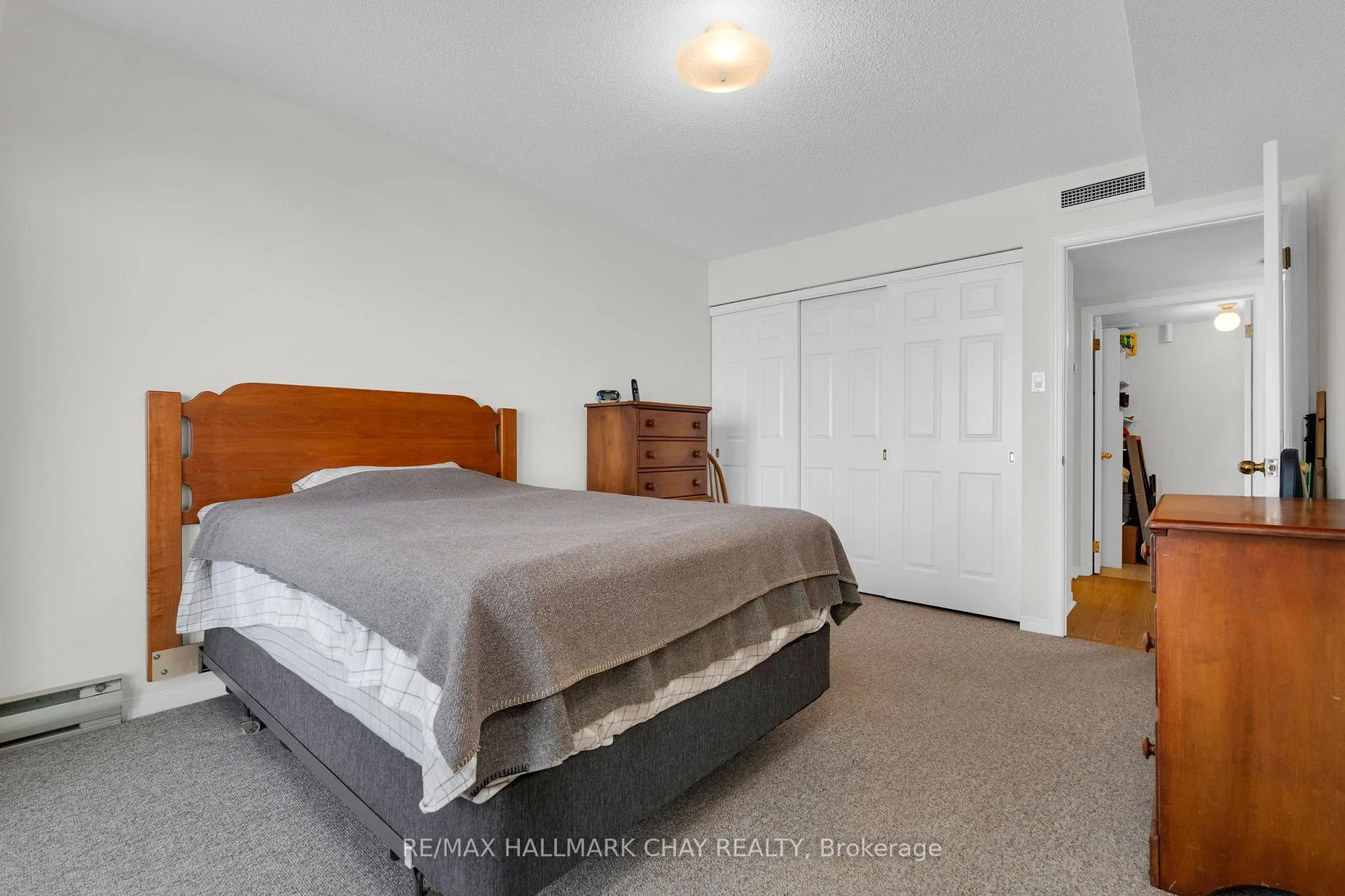 Photo 12 of Unit 103, 21 Kempenfelt Drive, Barrie, North Shore — HOMEH