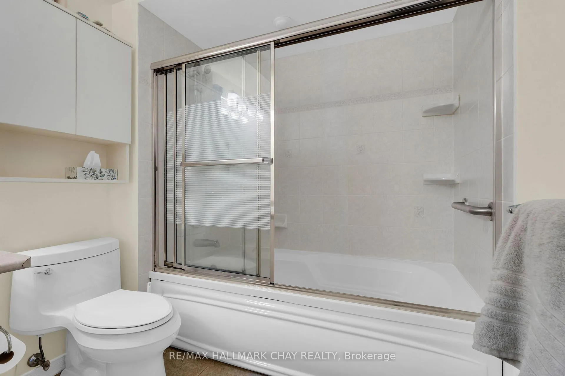 Photo 14 of Unit 103, 21 Kempenfelt Drive, Barrie, North Shore — HOMEH