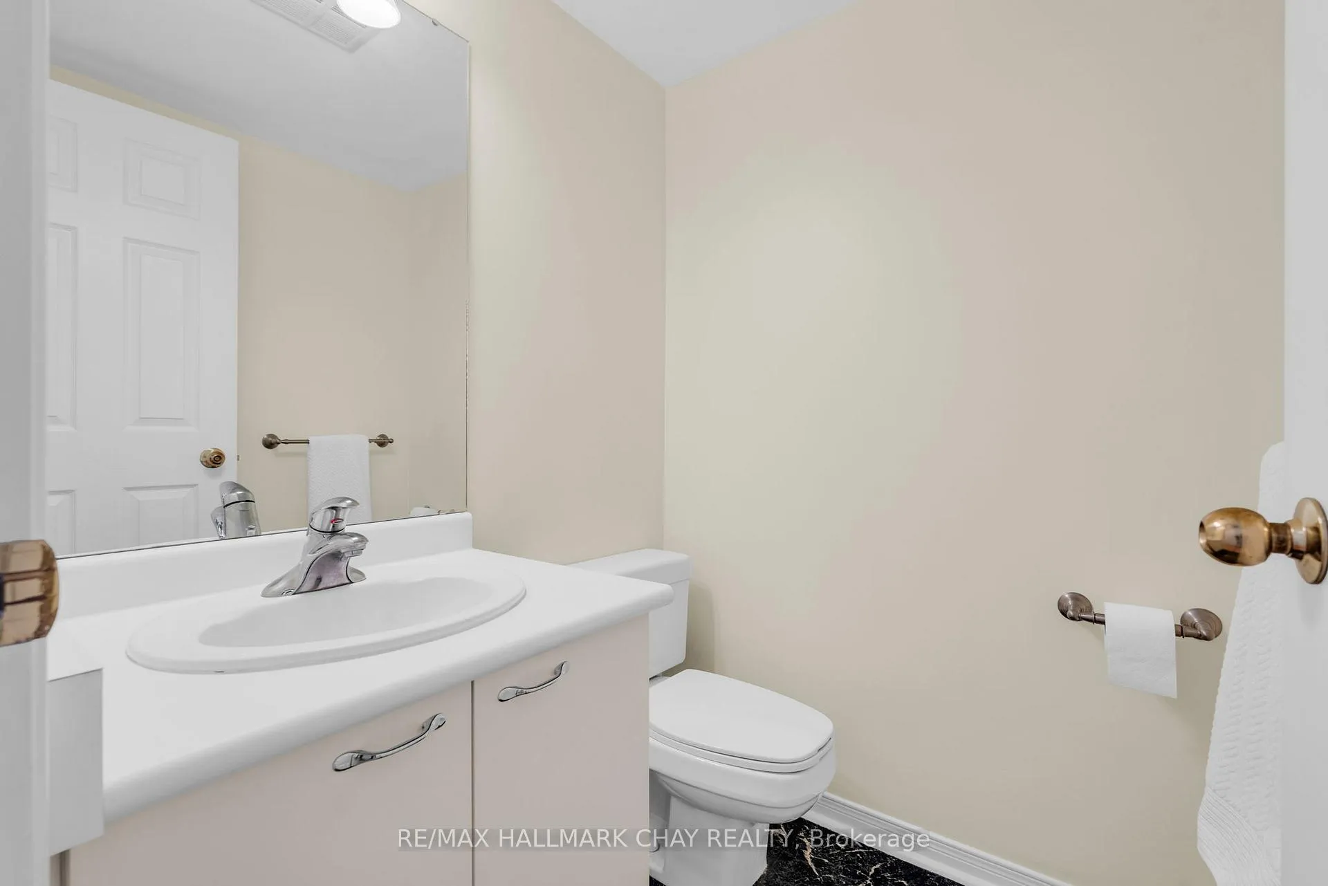 Photo 17 of Unit 103, 21 Kempenfelt Drive, Barrie, North Shore — HOMEH