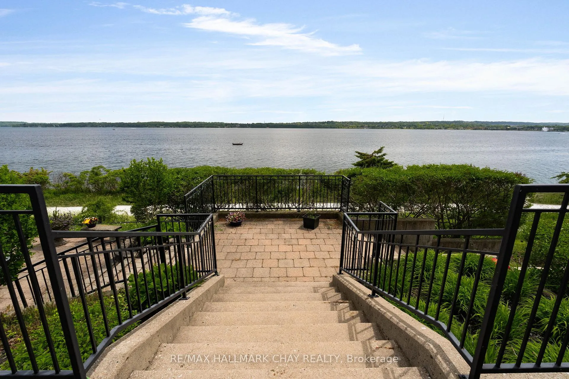 Photo 23 of Unit 103, 21 Kempenfelt Drive, Barrie, North Shore — HOMEH