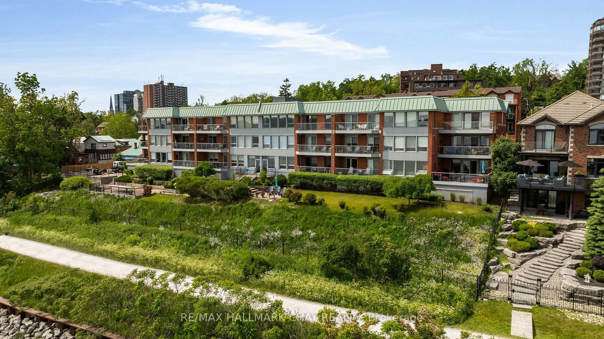 Photo 25 of Unit 103, 21 Kempenfelt Drive, Barrie, North Shore — HOMEH