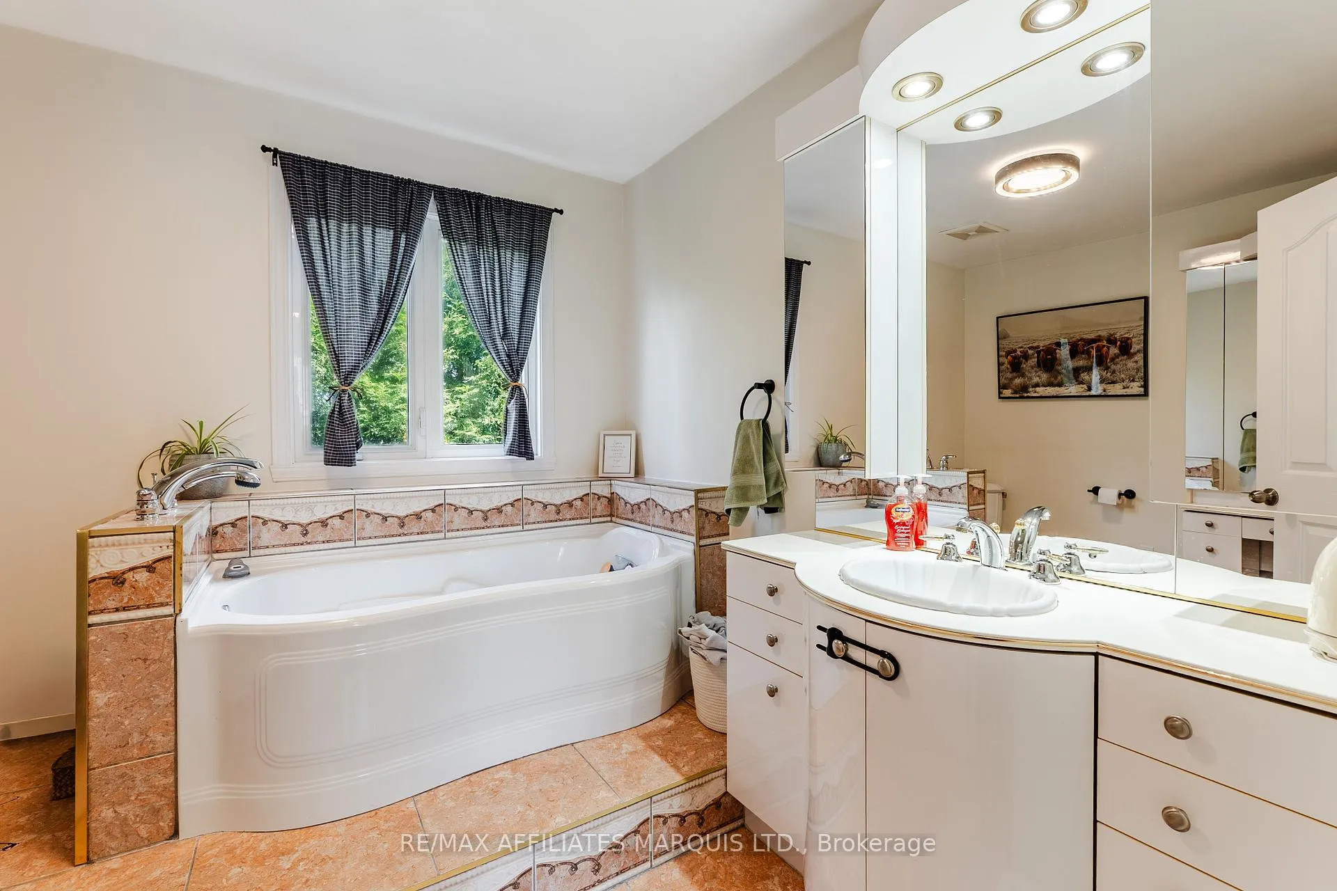 Photo 19 of 110 15th Street W, Cornwall, Cornwall — HOMEH