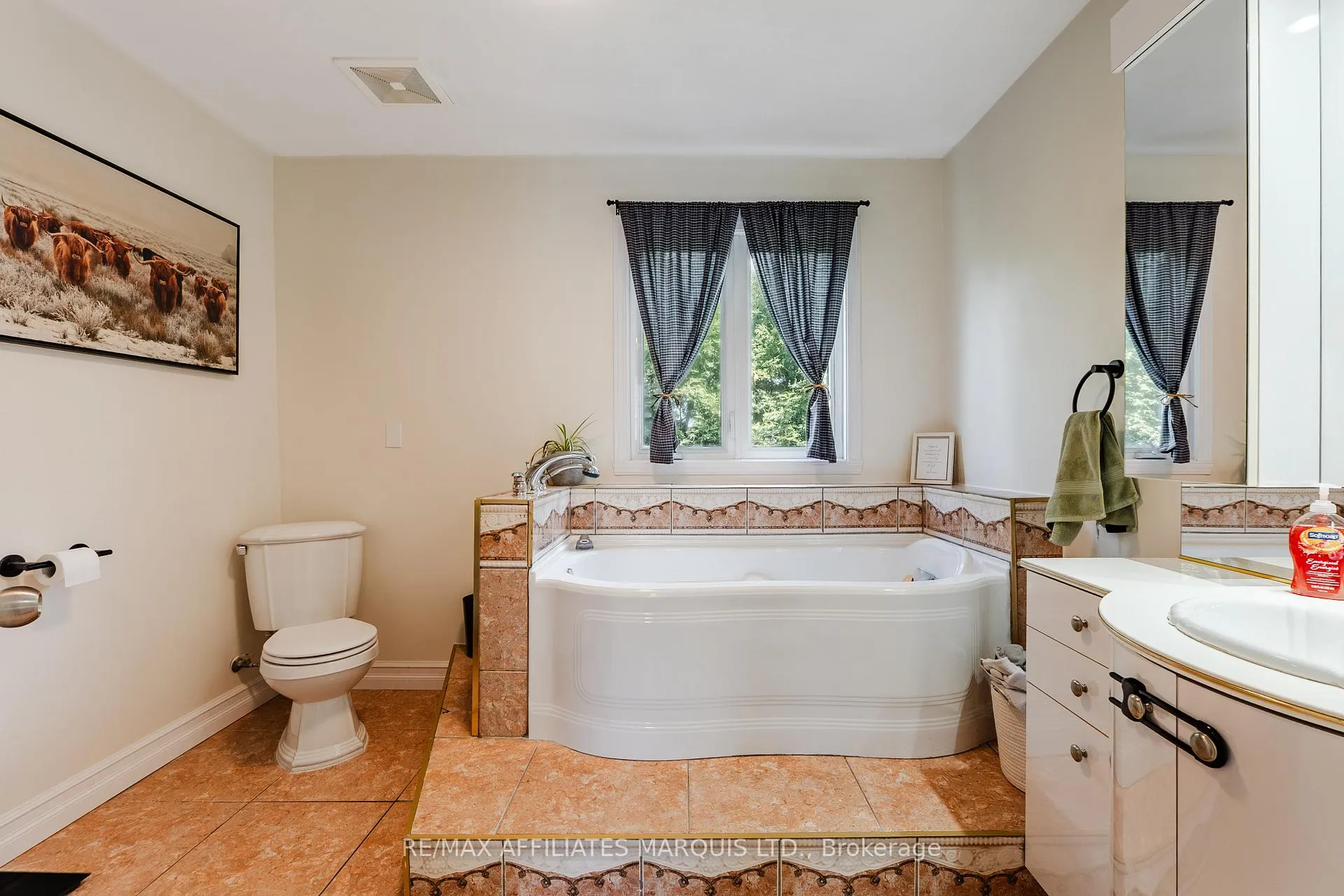 Photo 20 of 110 15th Street W, Cornwall, Cornwall — HOMEH
