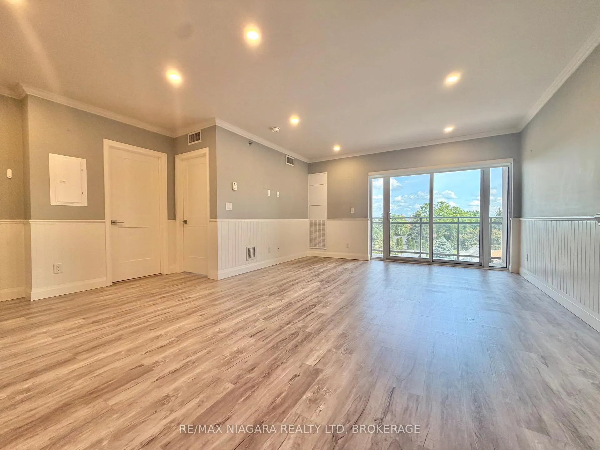 Photo 6 of Unit 414, 5698 Main Street, Niagara Falls, Hospital — HOMEH