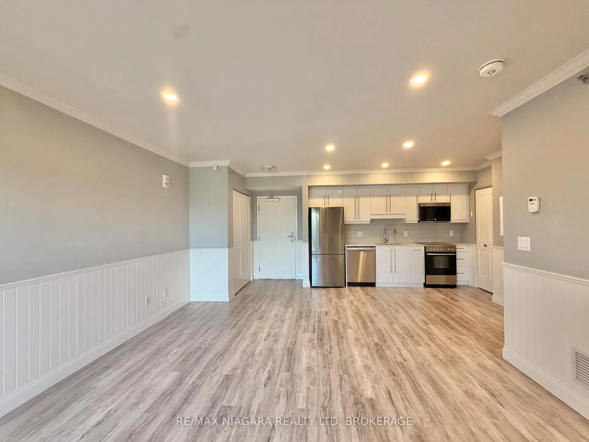 Photo 7 of Unit 414, 5698 Main Street, Niagara Falls, Hospital — HOMEH