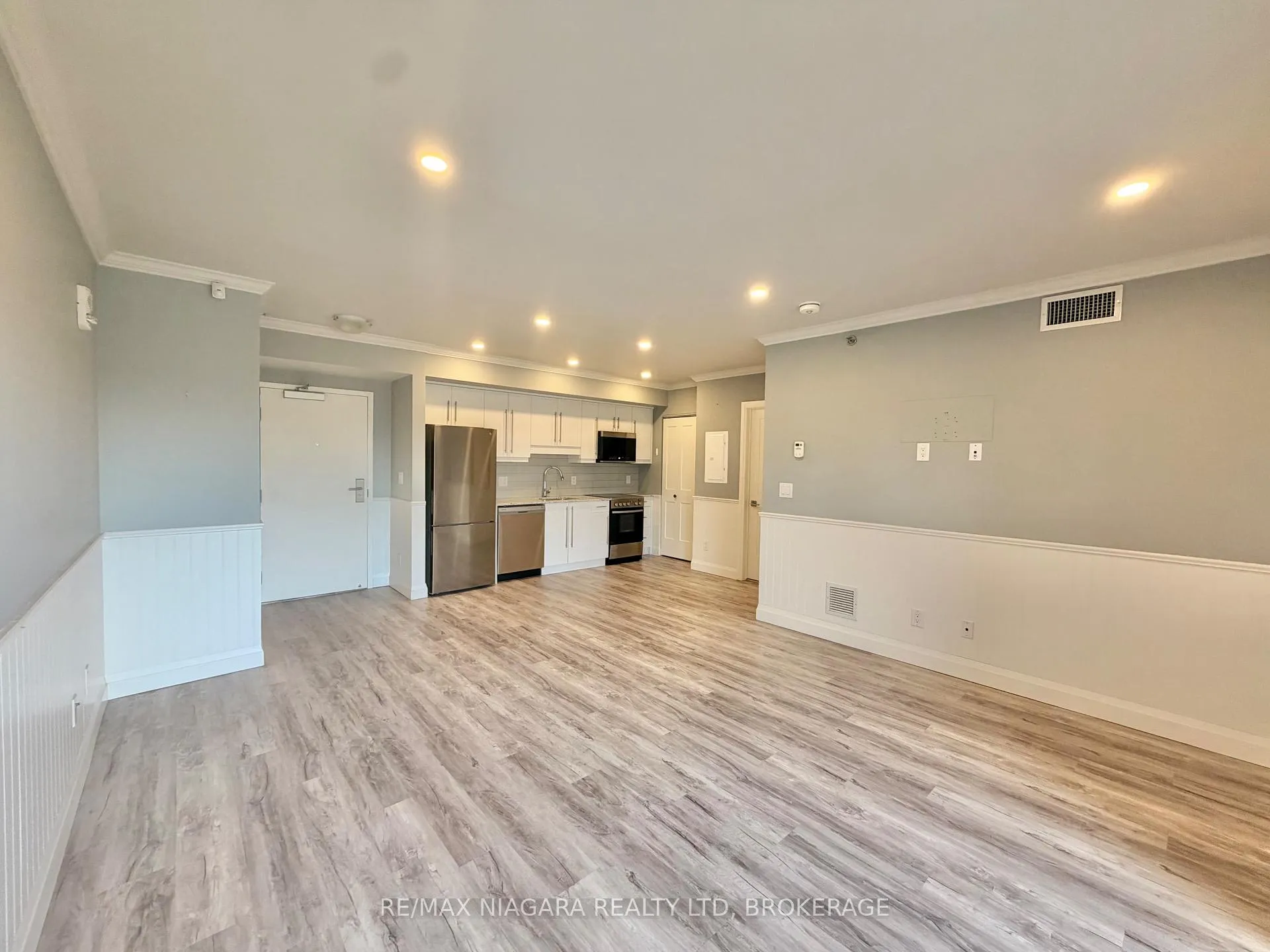 Photo 8 of Unit 414, 5698 Main Street, Niagara Falls, Hospital — HOMEH