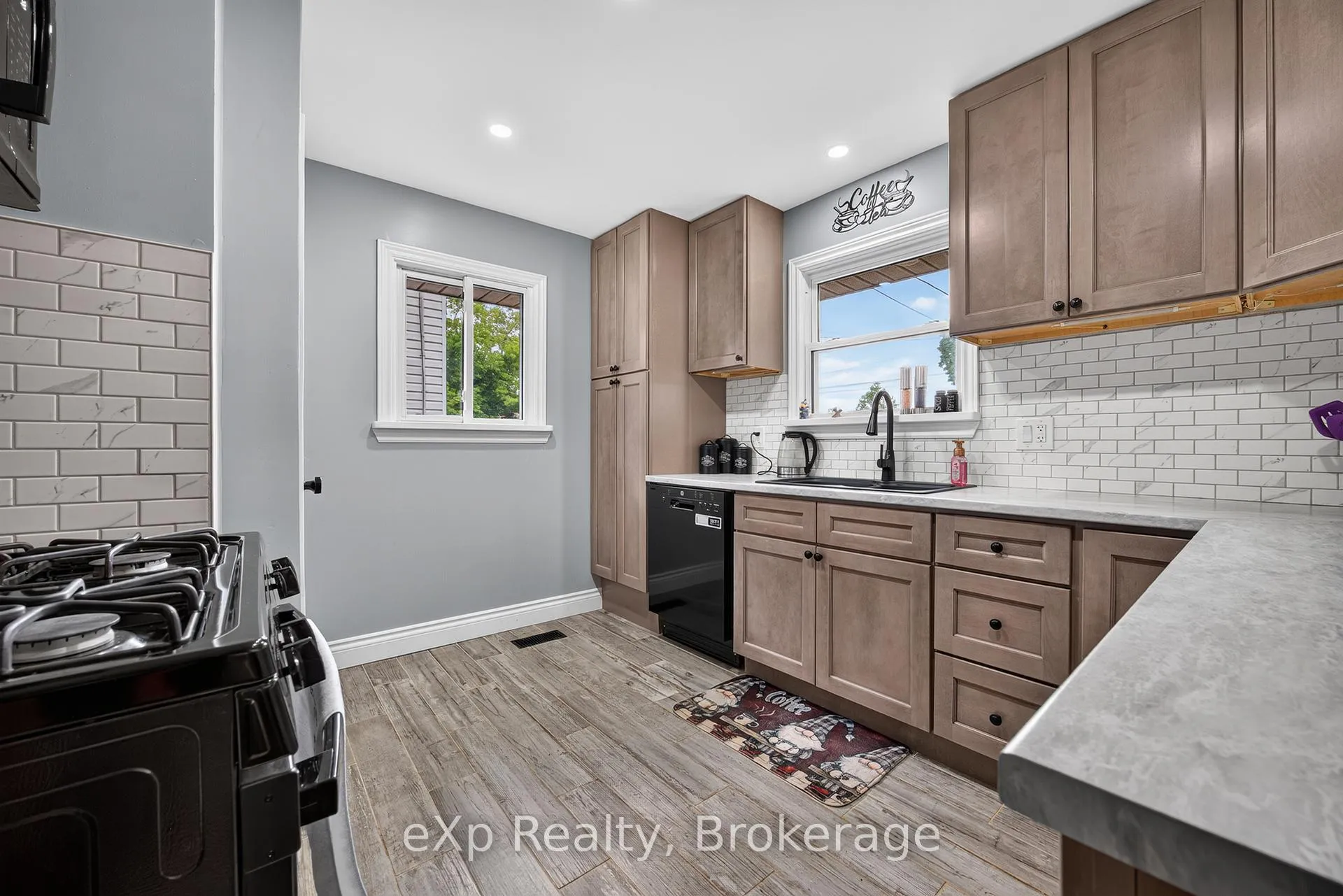 Photo 5 of 29 Concession Street E, Tillsonburg — HOMEH