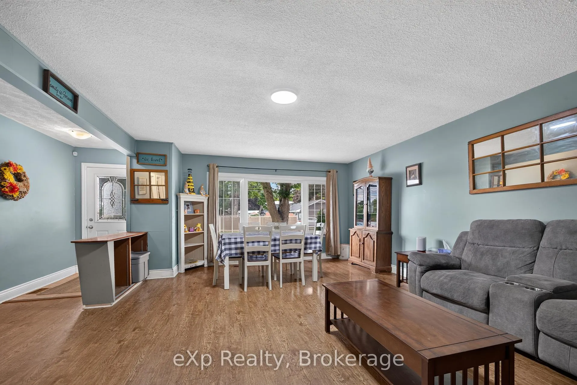 Photo 8 of 29 Concession Street E, Tillsonburg — HOMEH