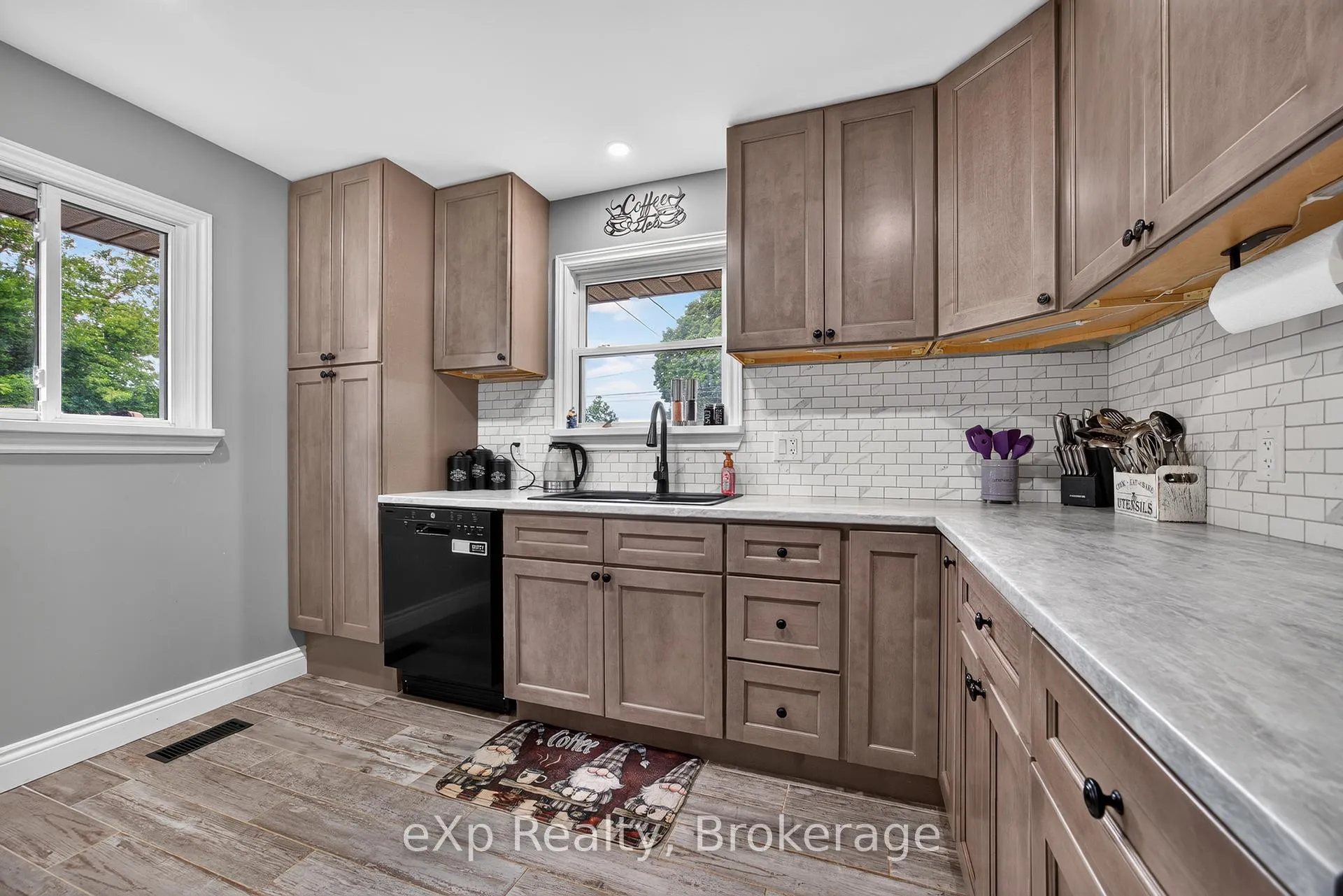 Photo 6 of 29 Concession Street E, Tillsonburg — HOMEH