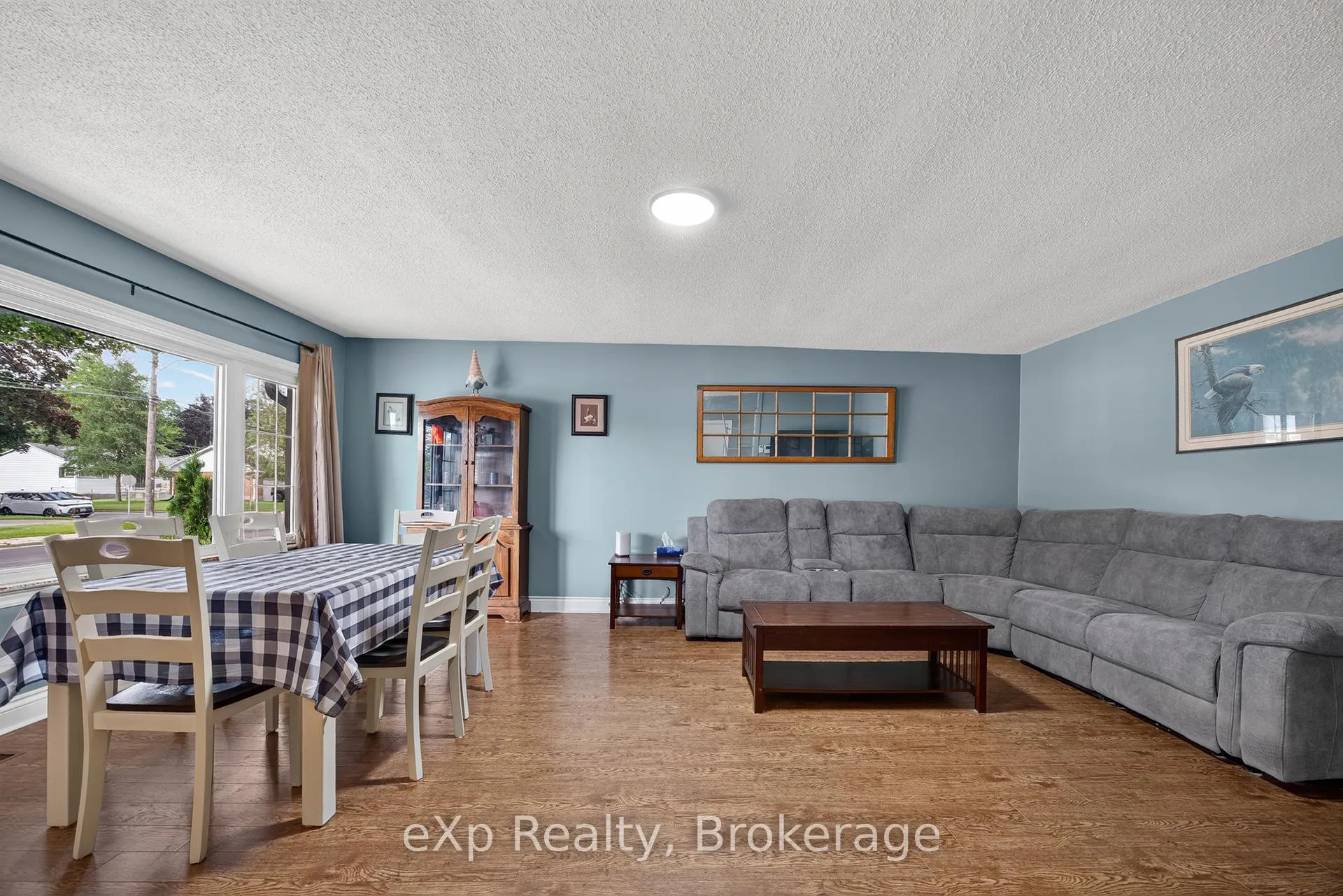 Photo 9 of 29 Concession Street E, Tillsonburg — HOMEH
