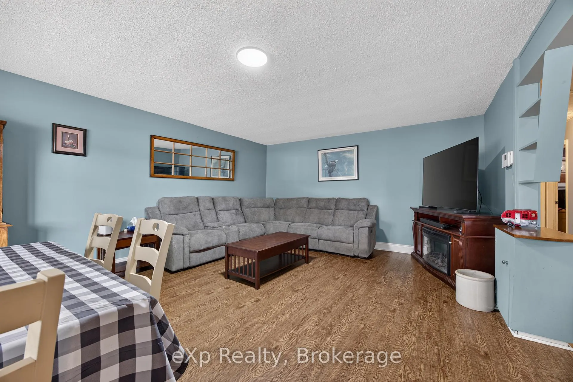 Photo 10 of 29 Concession Street E, Tillsonburg — HOMEH