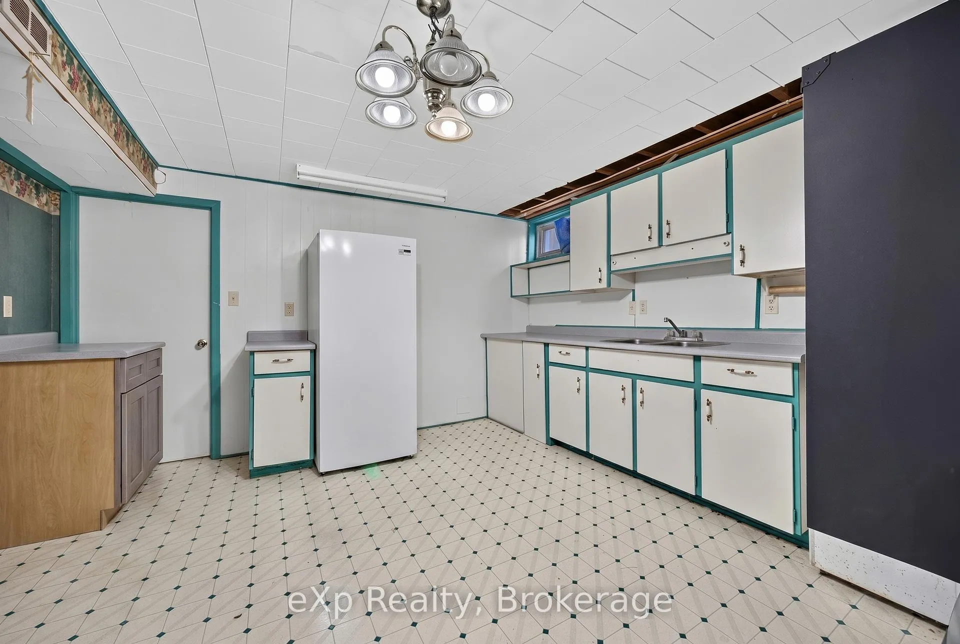 Photo 22 of 29 Concession Street E, Tillsonburg — HOMEH